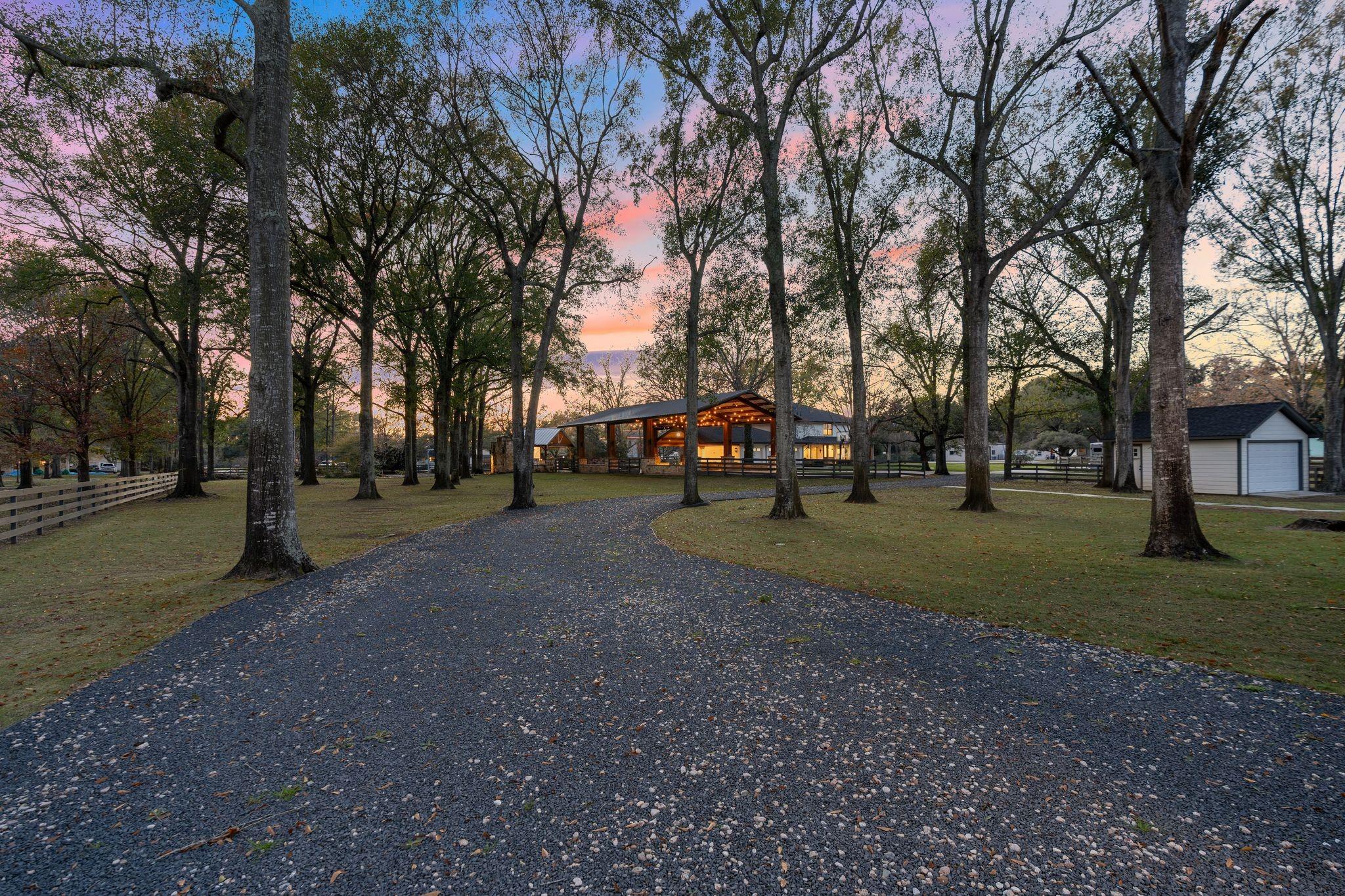 3113 N Saddlebrook Lane