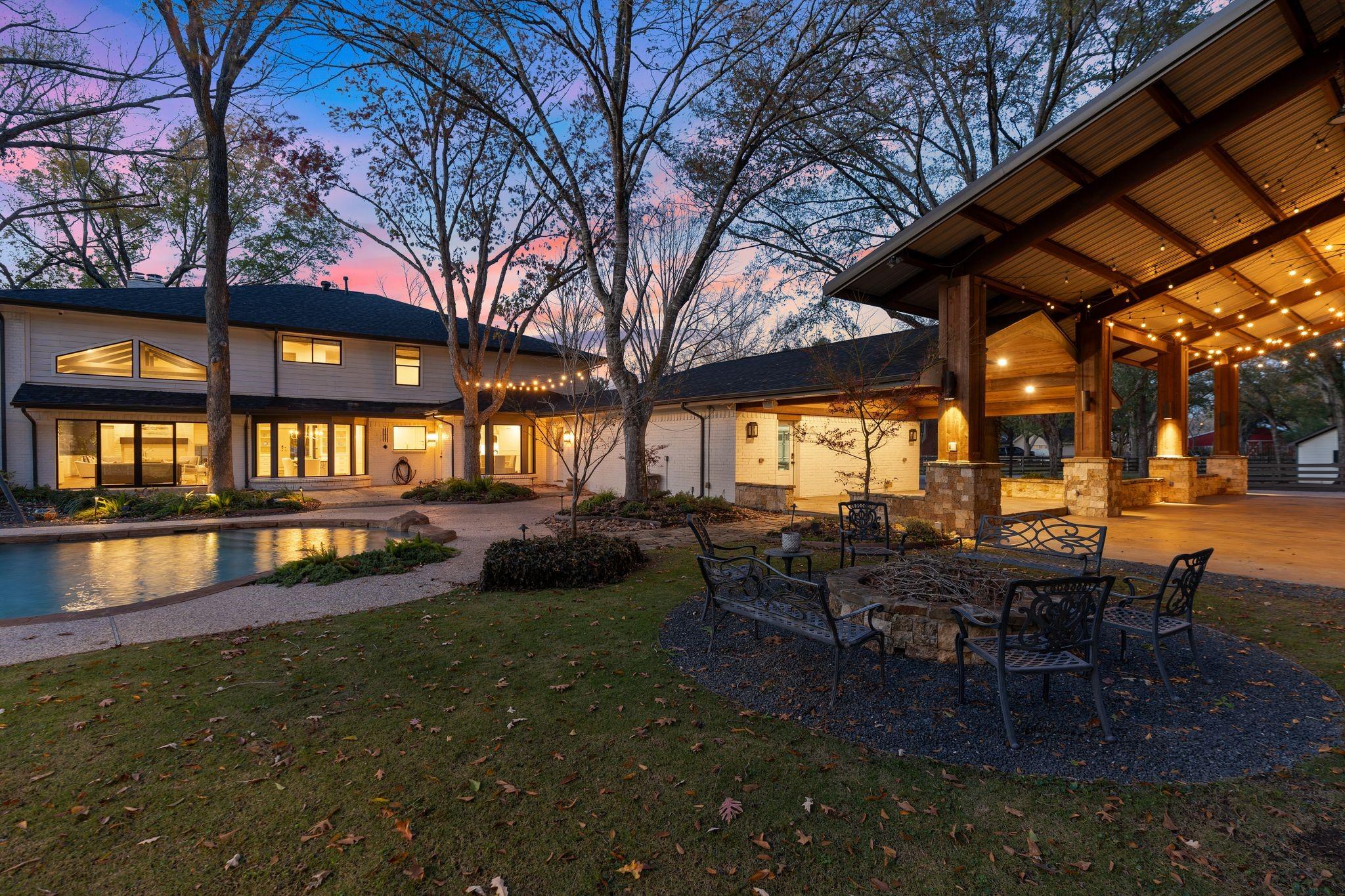 3113 N Saddlebrook Lane
