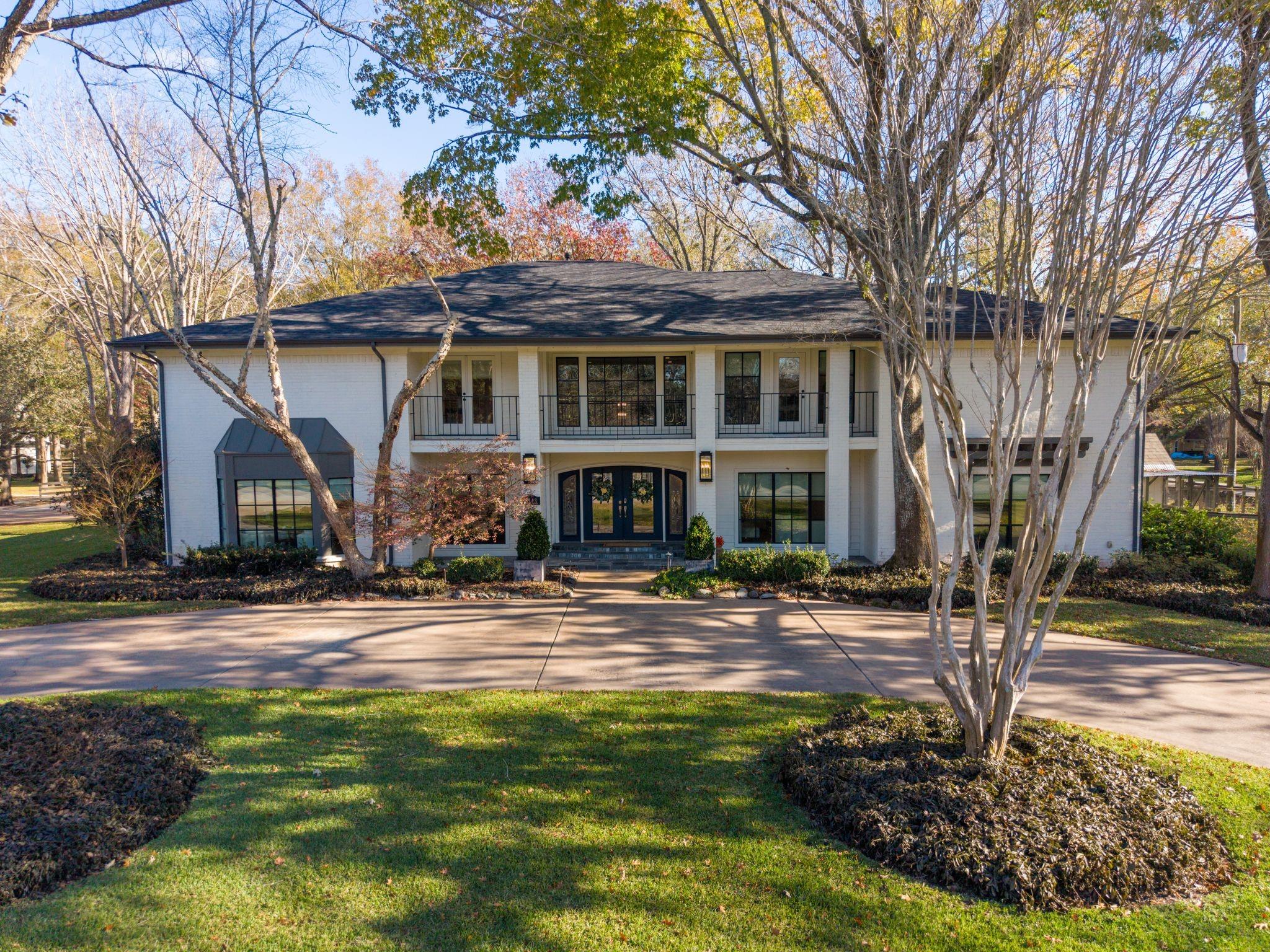 3113 N Saddlebrook Lane