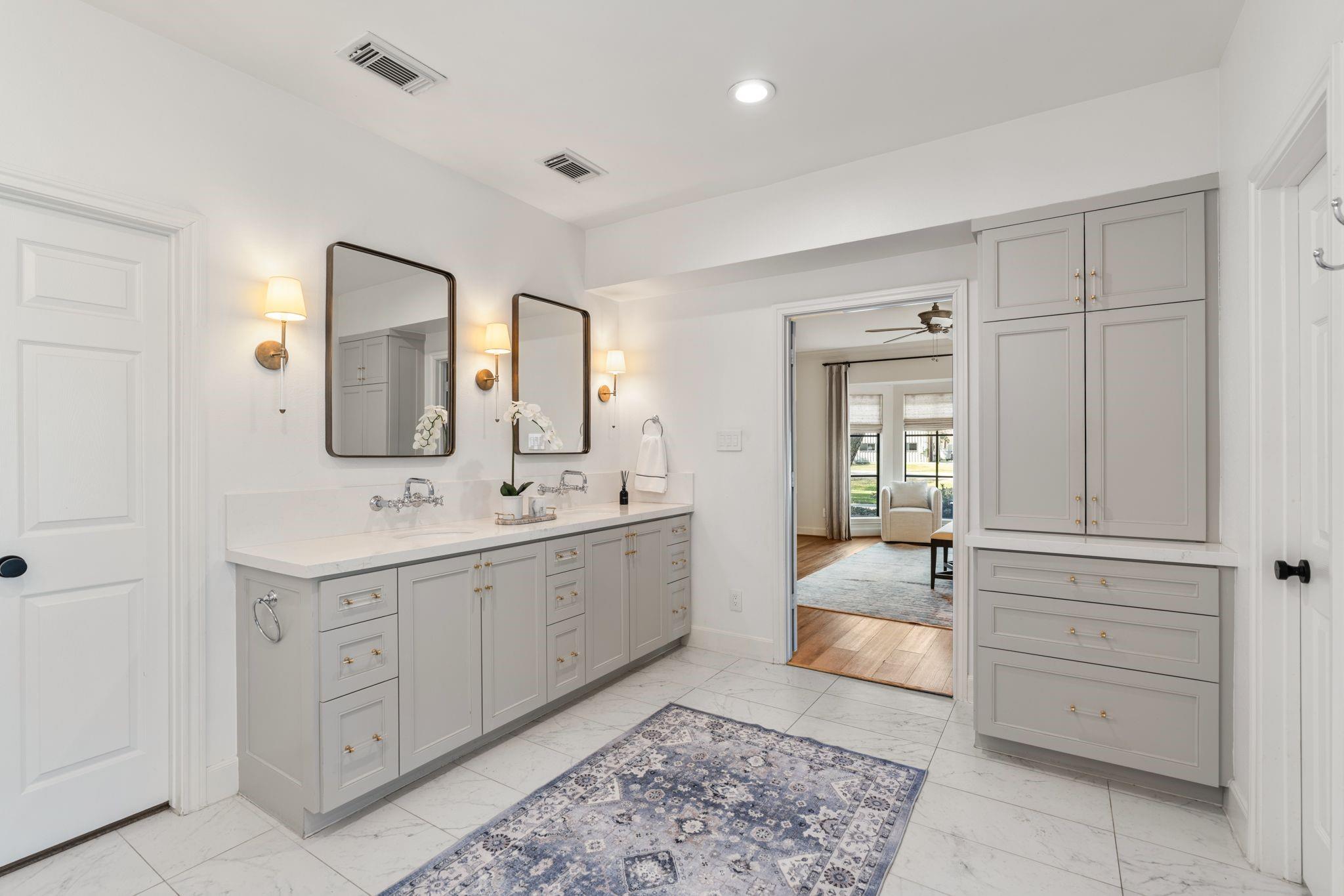 3113 N Saddlebrook Lane