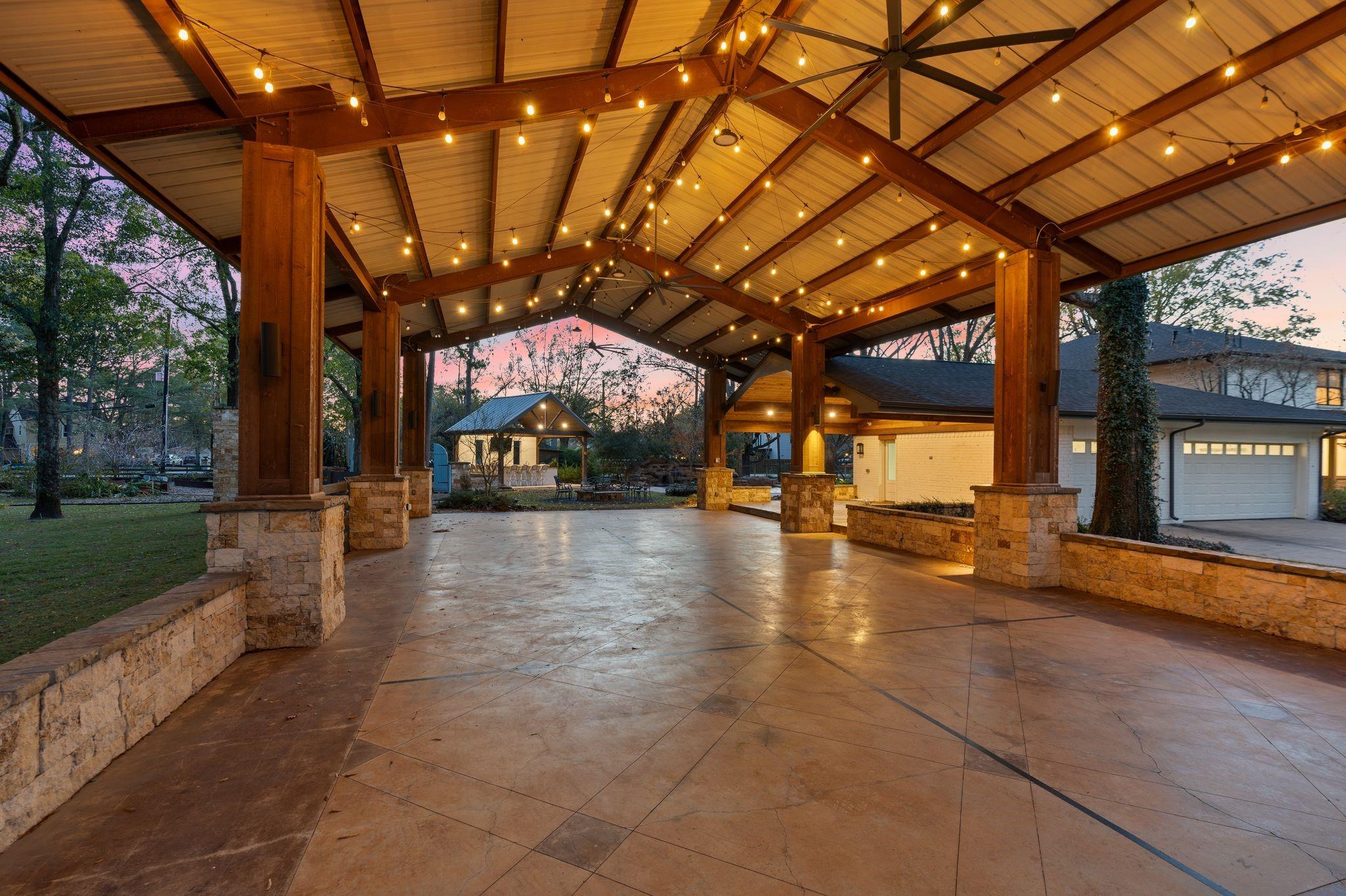 3113 N Saddlebrook Lane