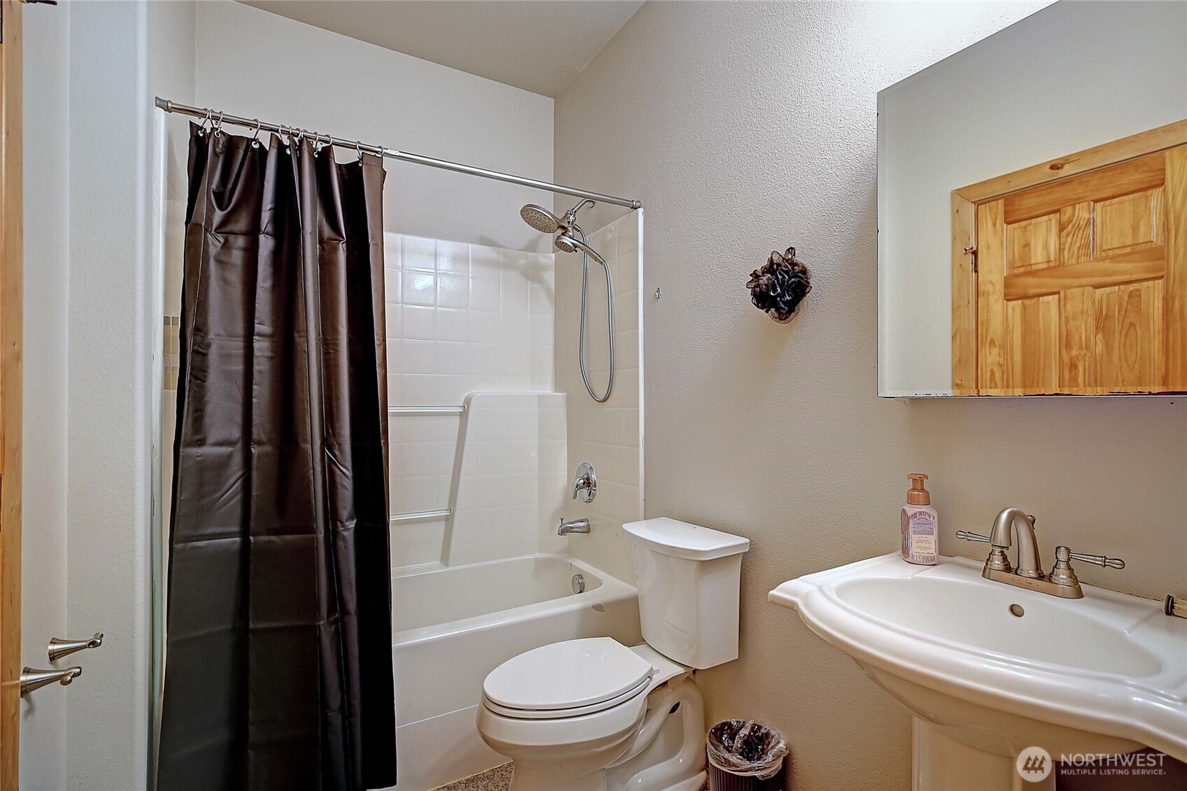 435 NW Camano Drive