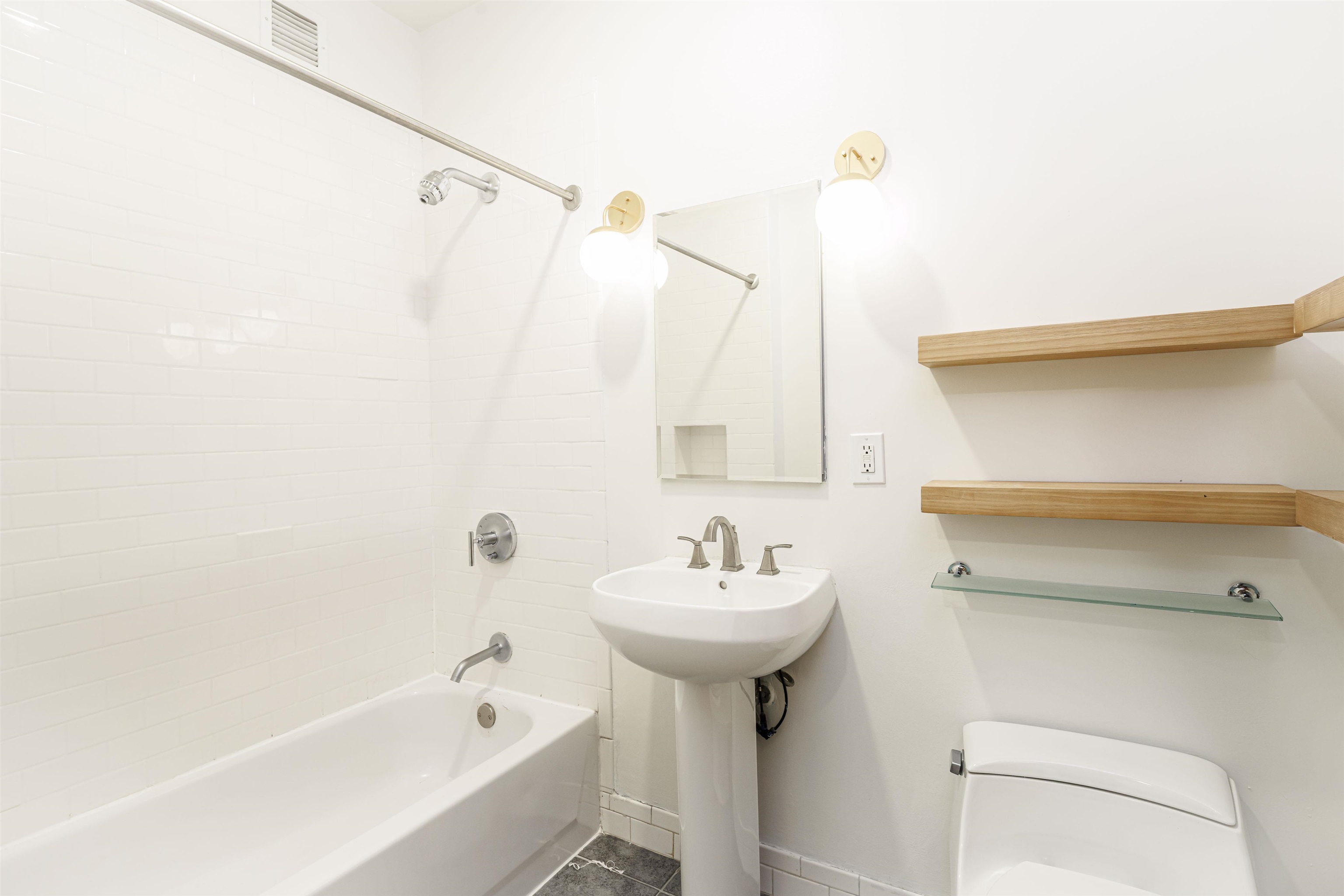 150 BAY ST Unit: 721