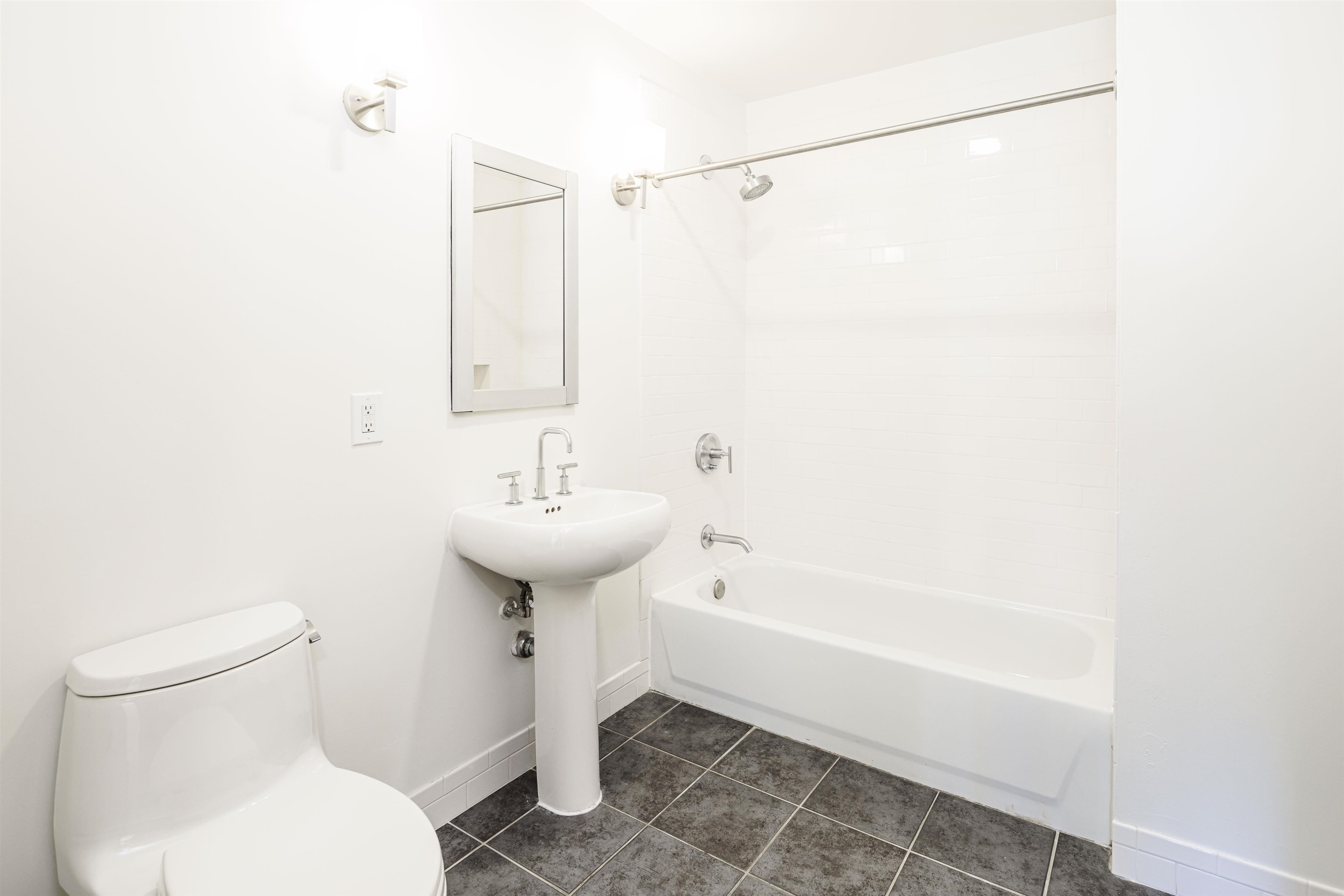 150 BAY ST Unit: PH12
