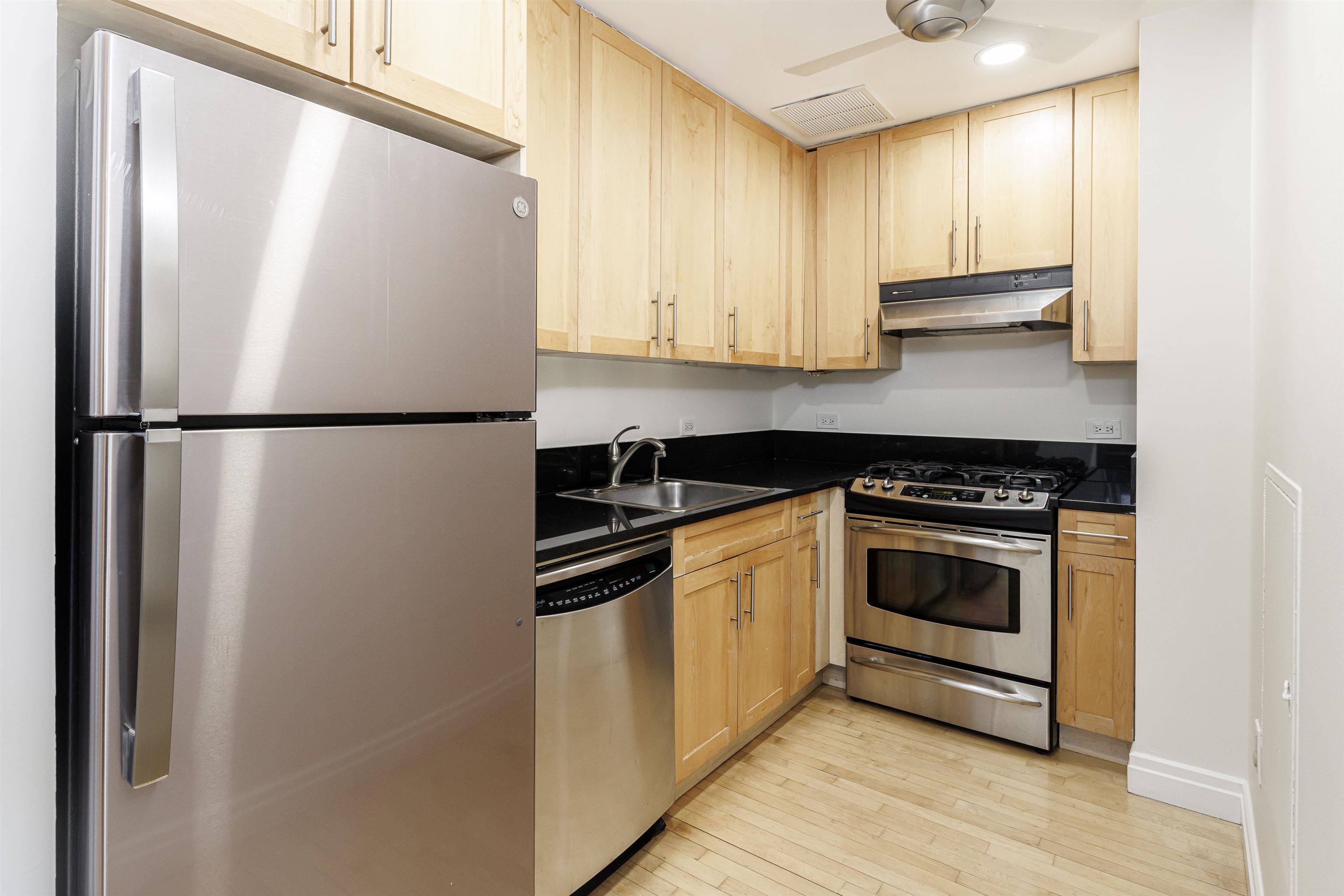 150 BAY ST Unit: PH12