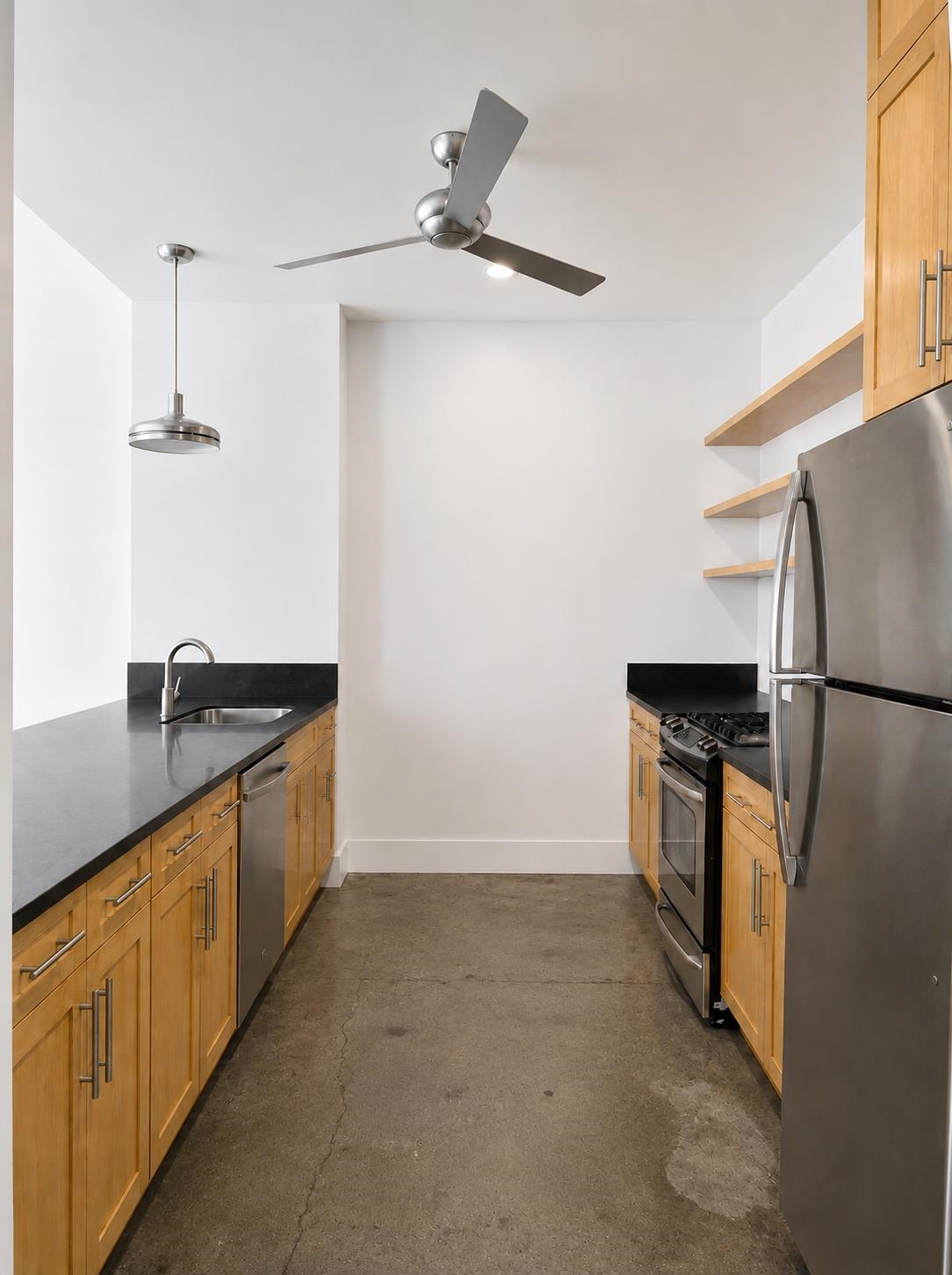 150 BAY ST Unit: 820