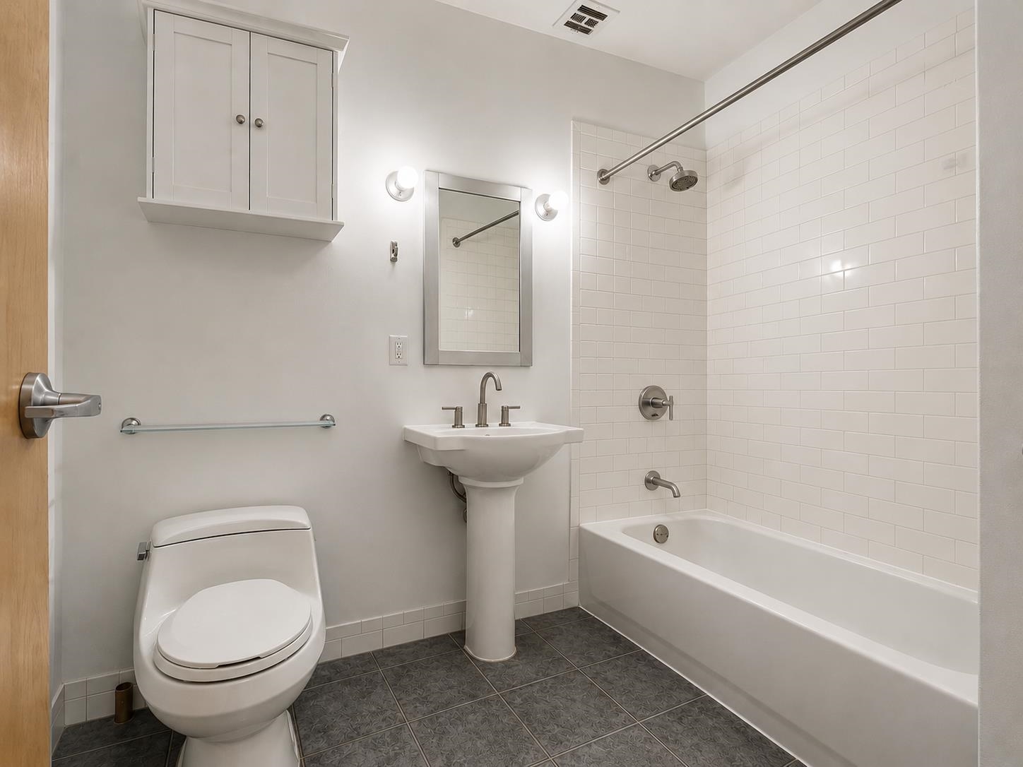 150 BAY ST Unit: 820