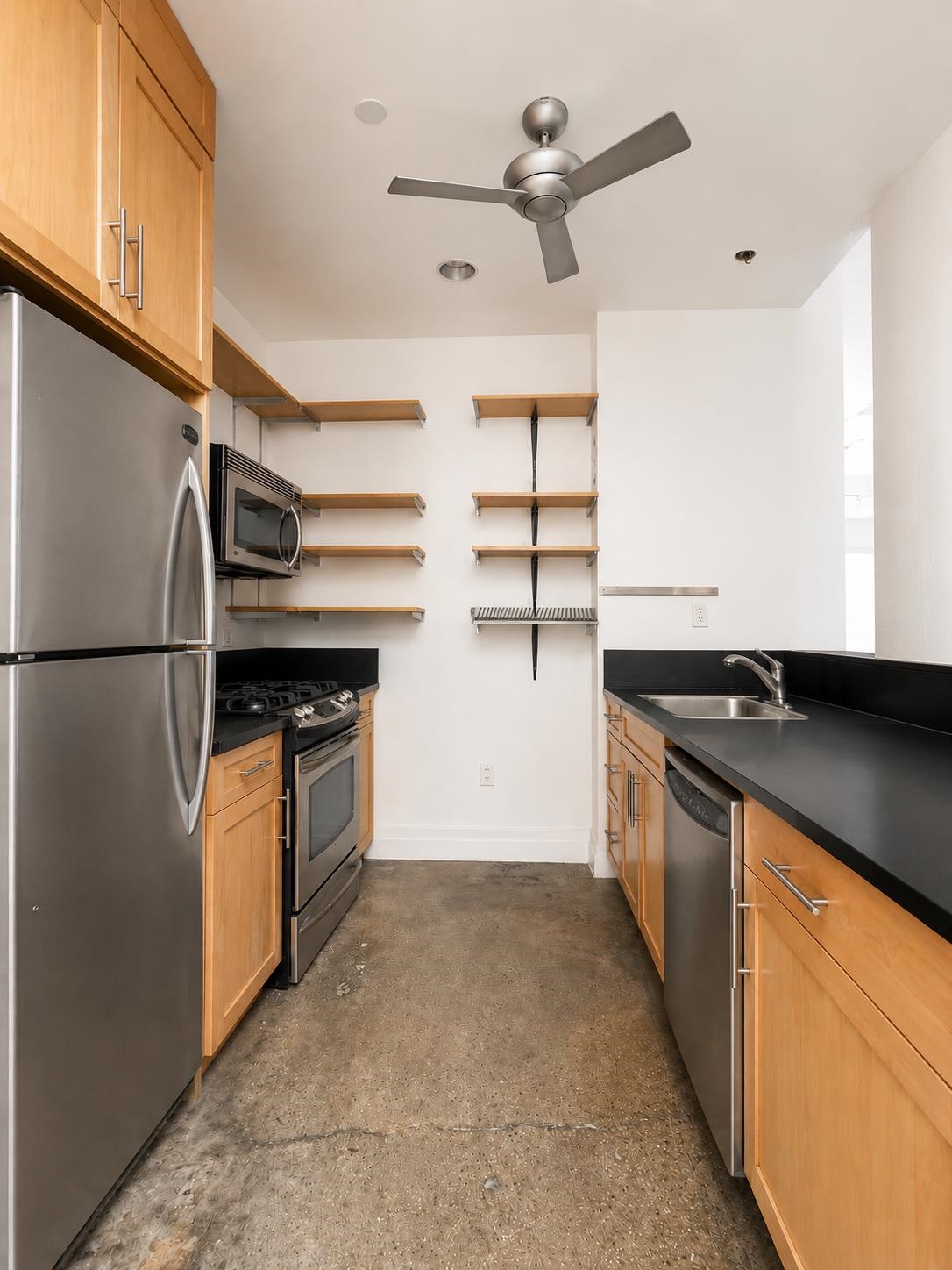 150 BAY ST Unit: 927