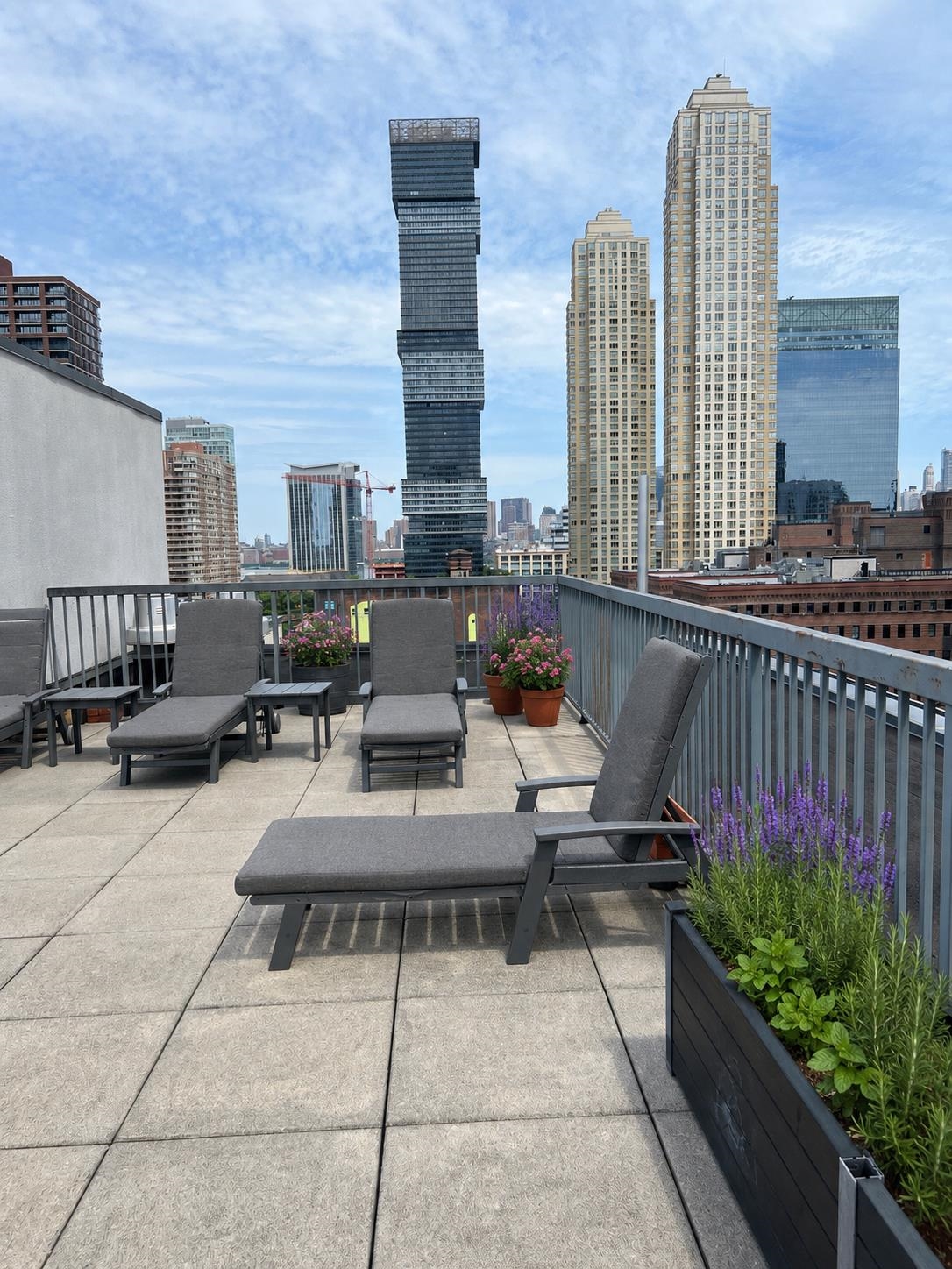 150 BAY ST Unit: 824