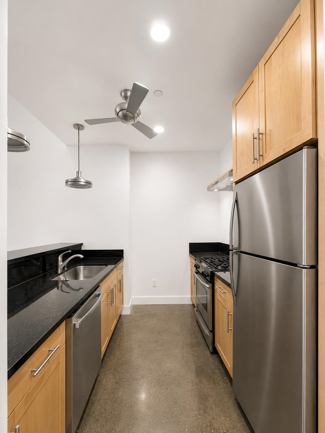 150 BAY ST Unit: 824