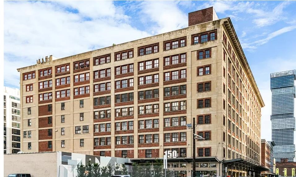 150 BAY ST Unit: 824
