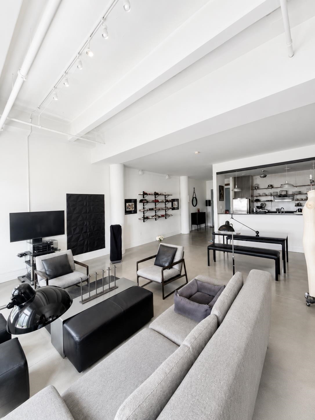 150 BAY ST Unit: 906