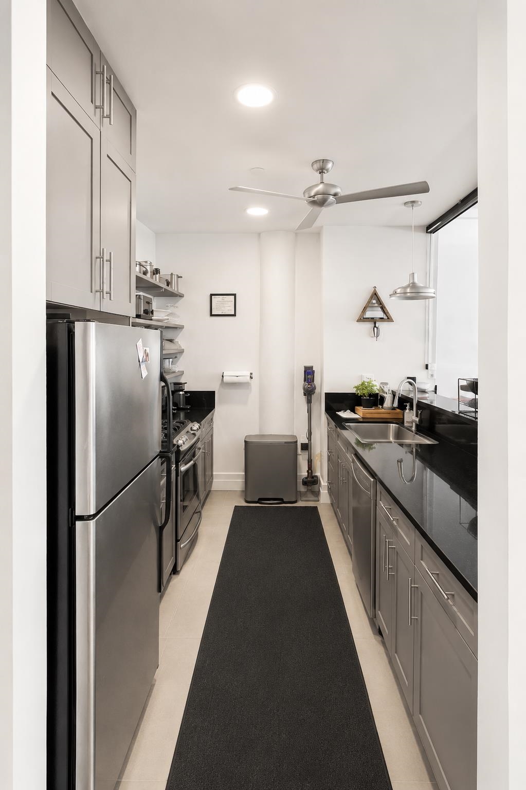 150 BAY ST Unit: 906