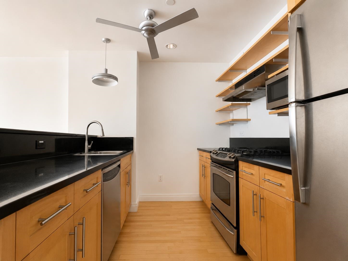 150 BAY ST Unit: PH11