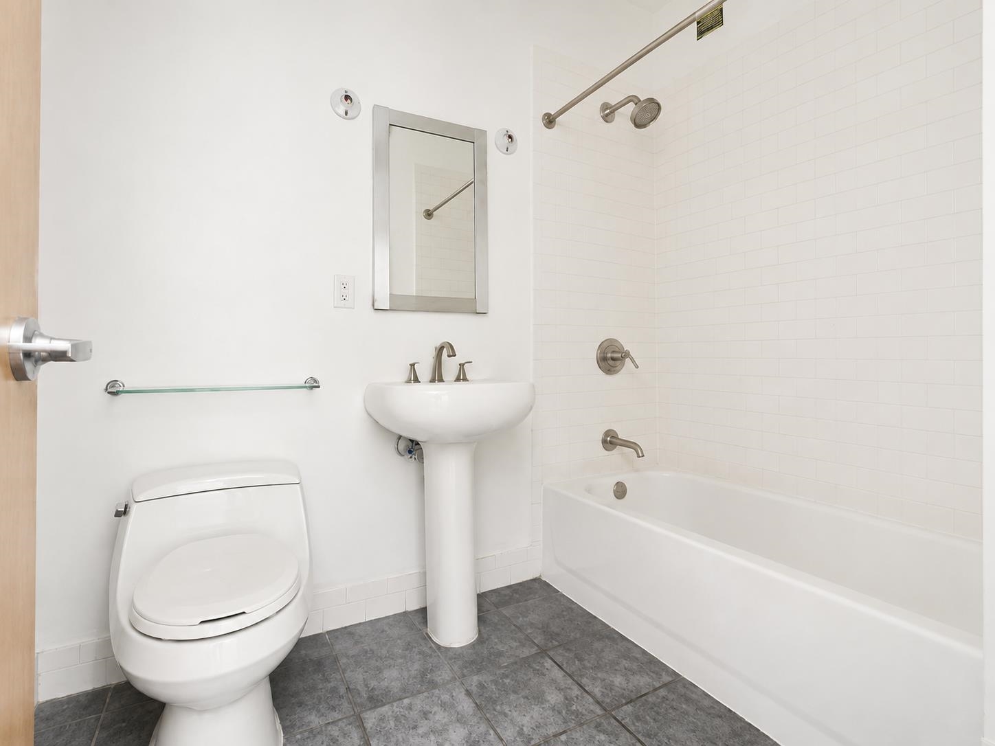 150 BAY ST Unit: 711
