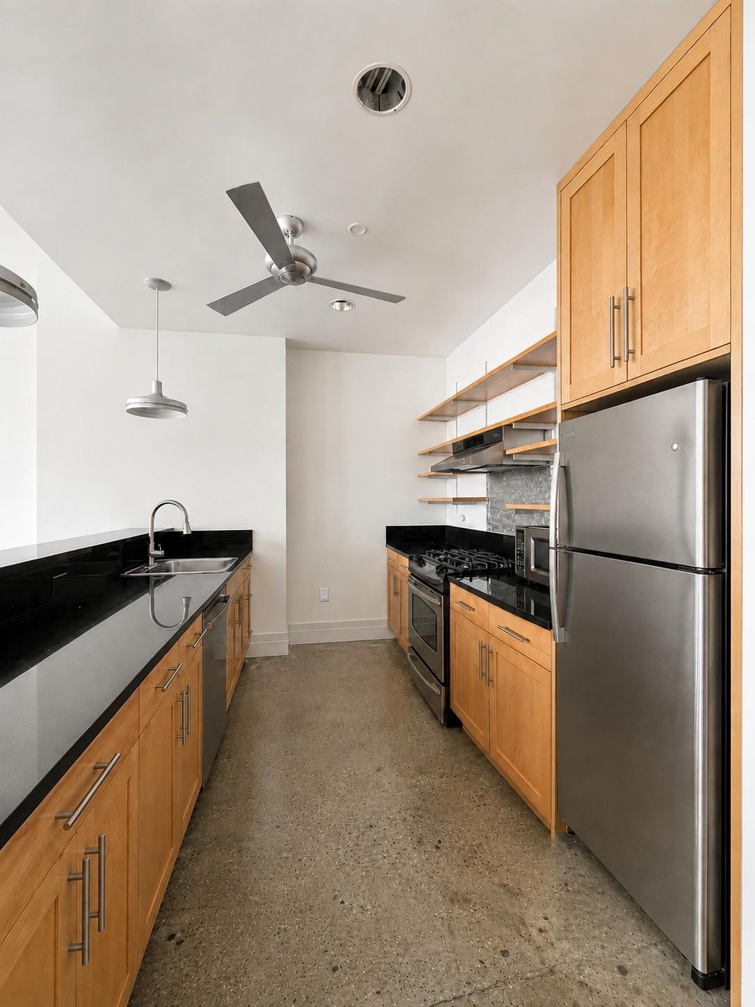 150 BAY ST Unit: 717