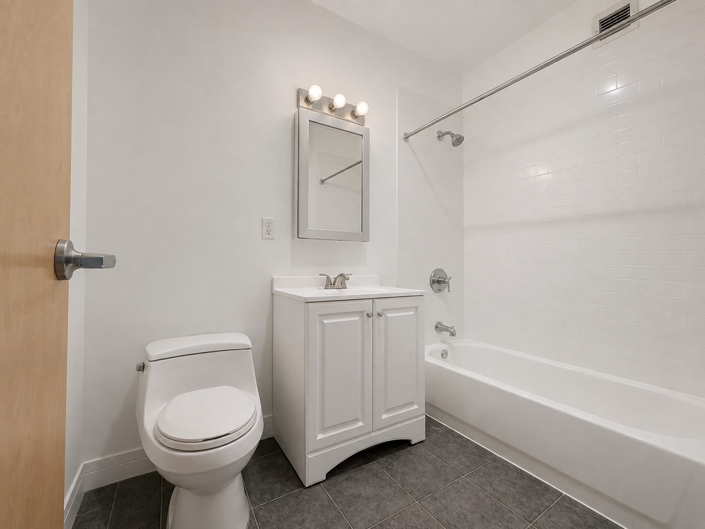 150 BAY ST Unit: 717