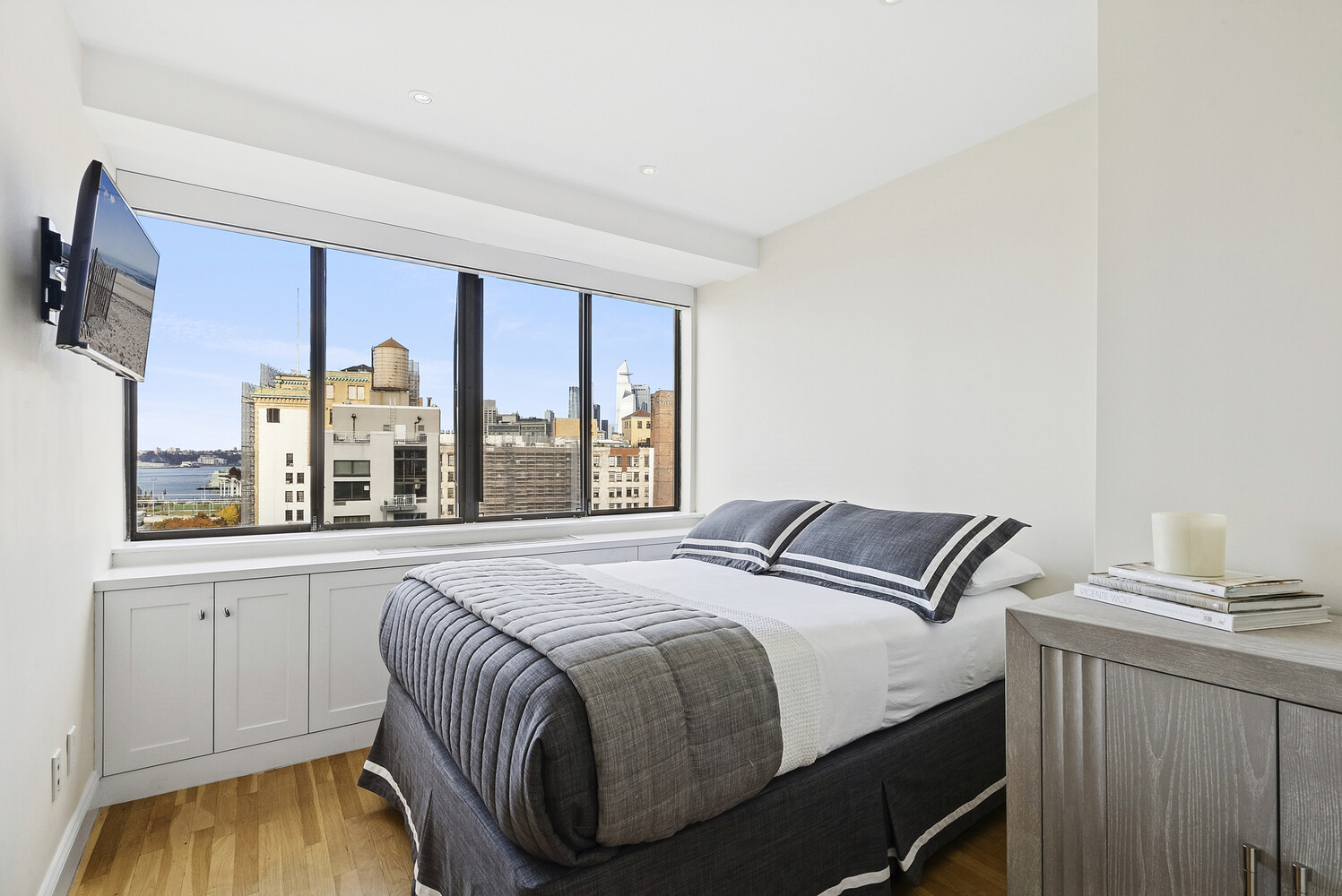 366 W 11TH Street PH12F