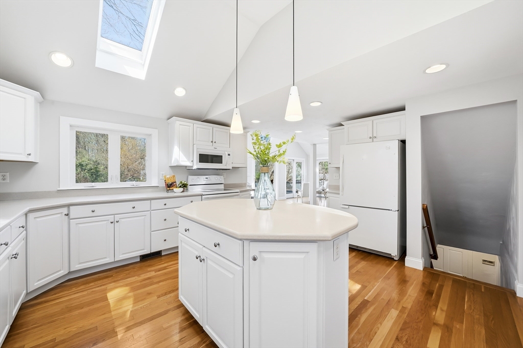 98 Blossomcrest Rd