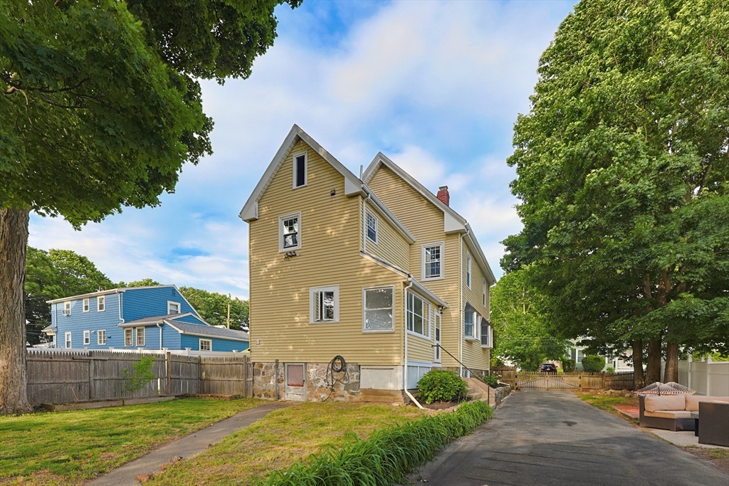 11 Eleanor St