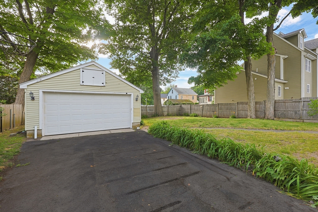 11 Eleanor St