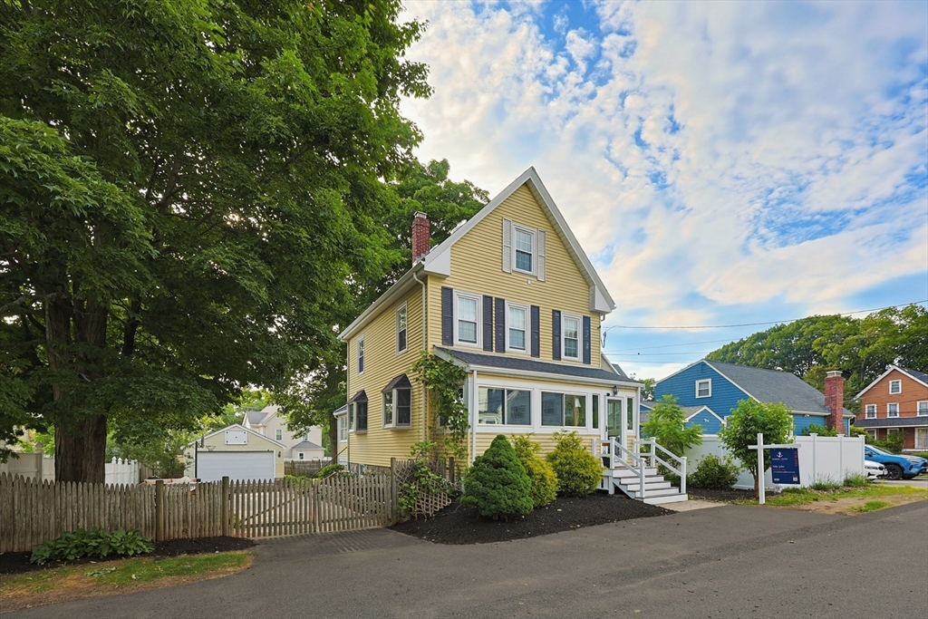 11 Eleanor St
