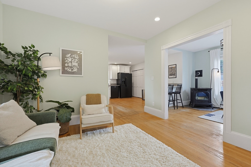 11 Eleanor St