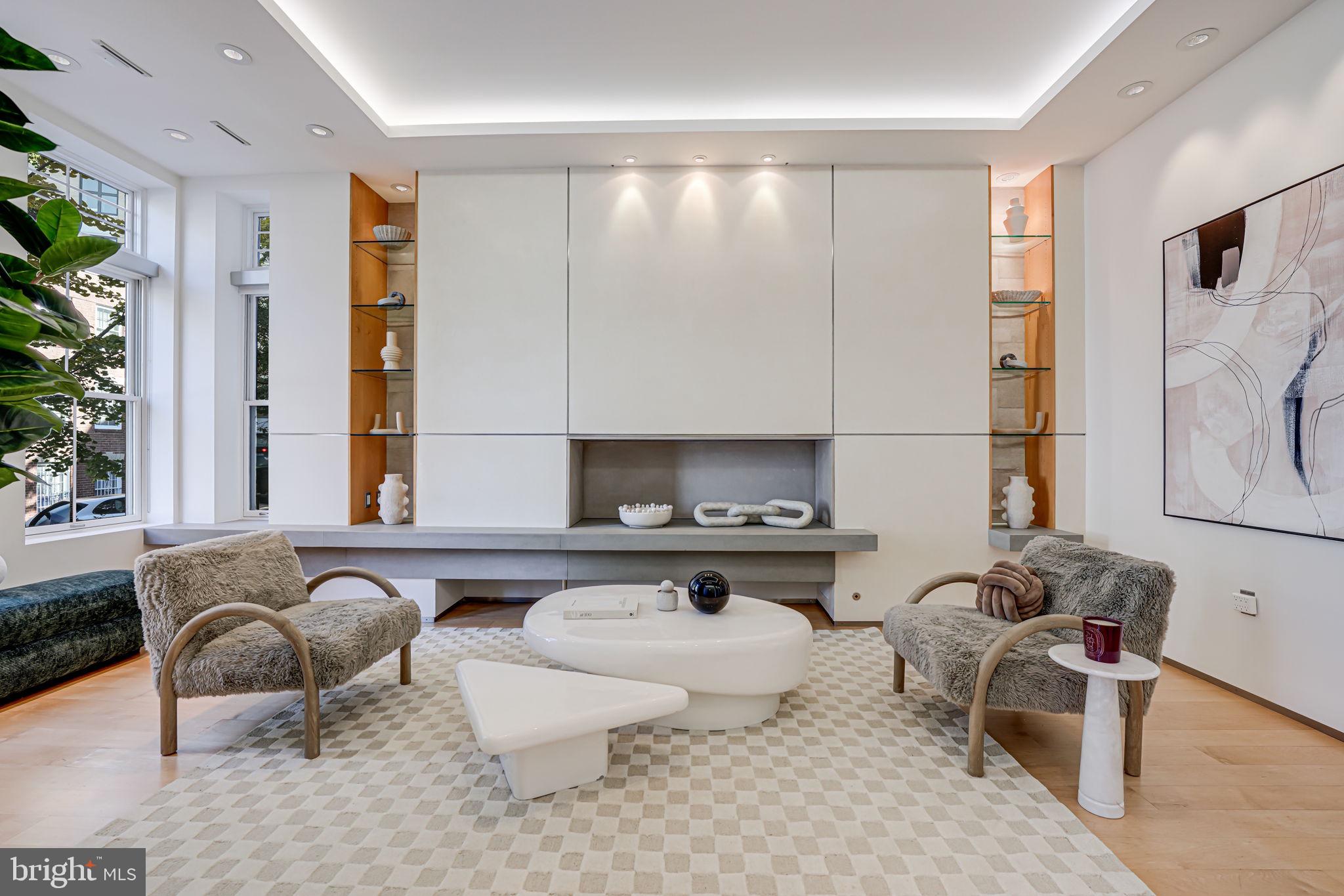 2016 HILLYER PL NW