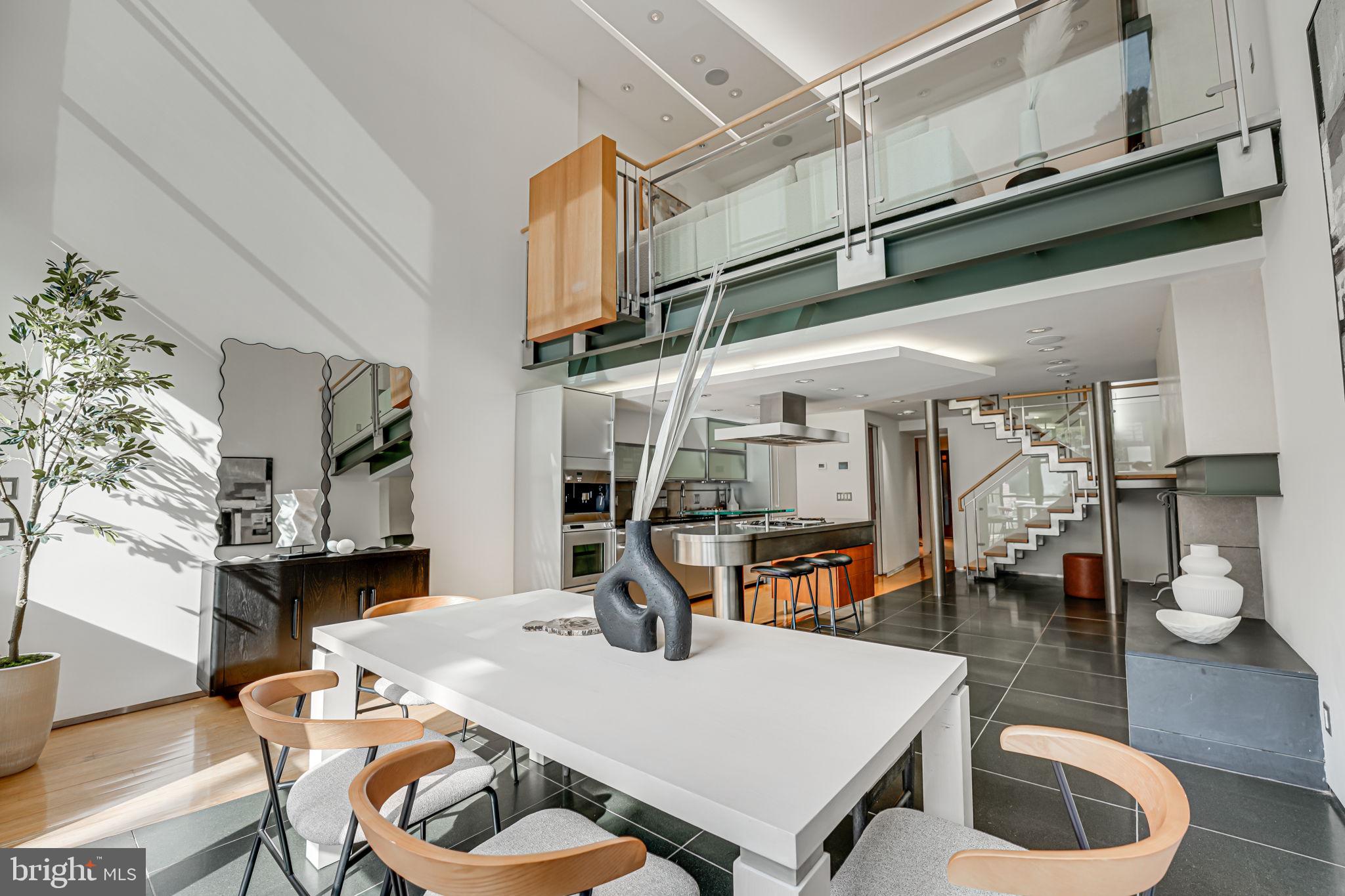 2016 HILLYER PL NW