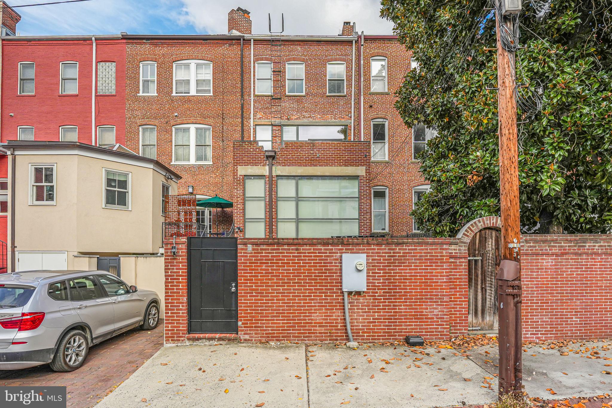 2016 HILLYER PL NW
