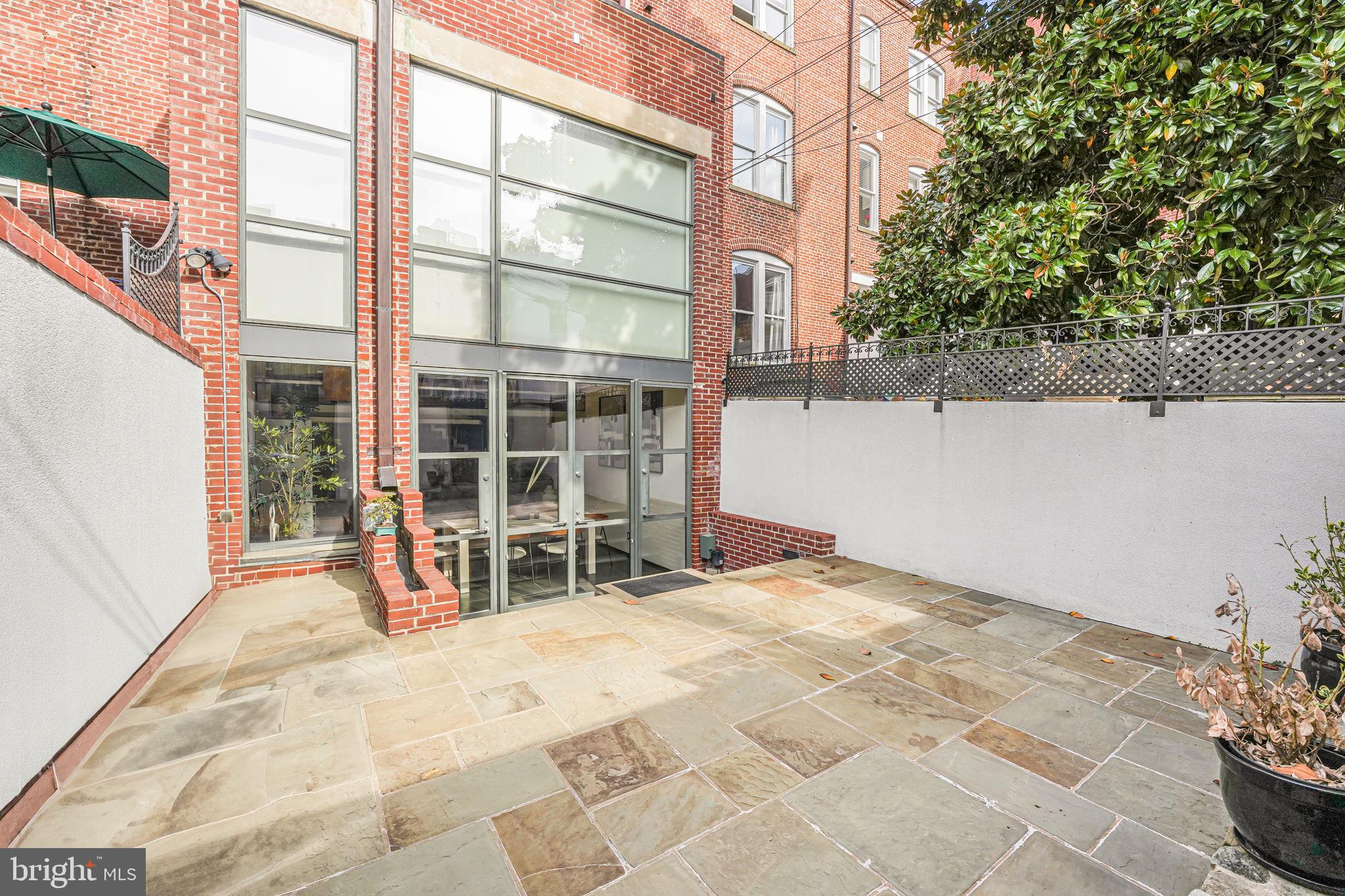 2016 HILLYER PL NW