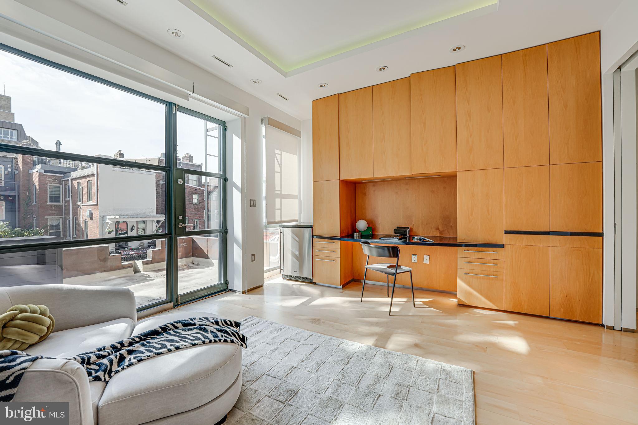 2016 HILLYER PL NW