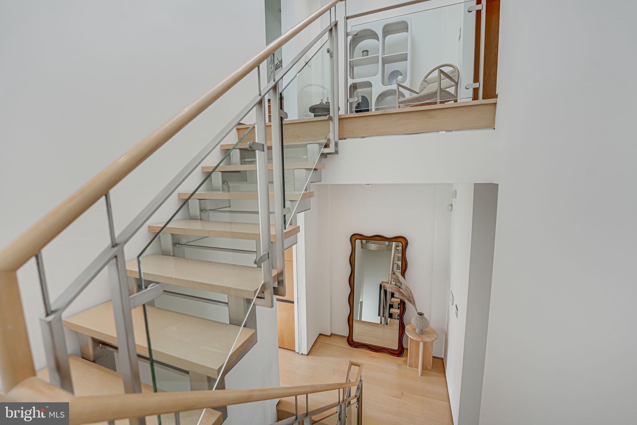 2016 HILLYER PL NW