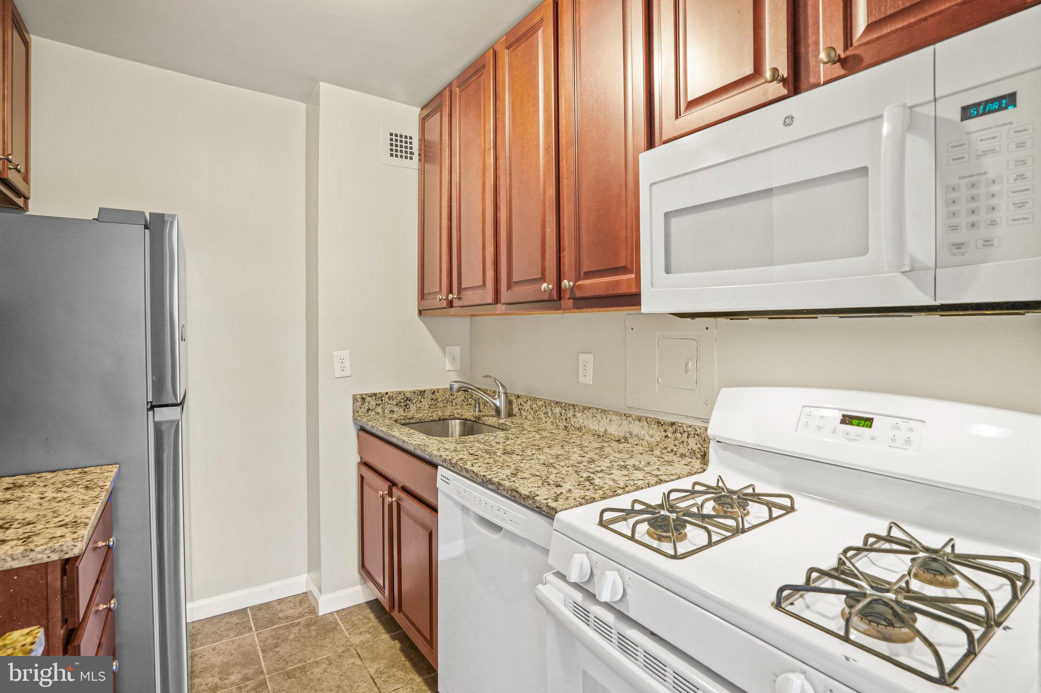 10401 Grosvenor Pl #626