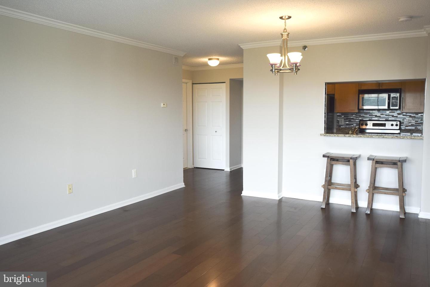 10101 GROSVENOR PL #815