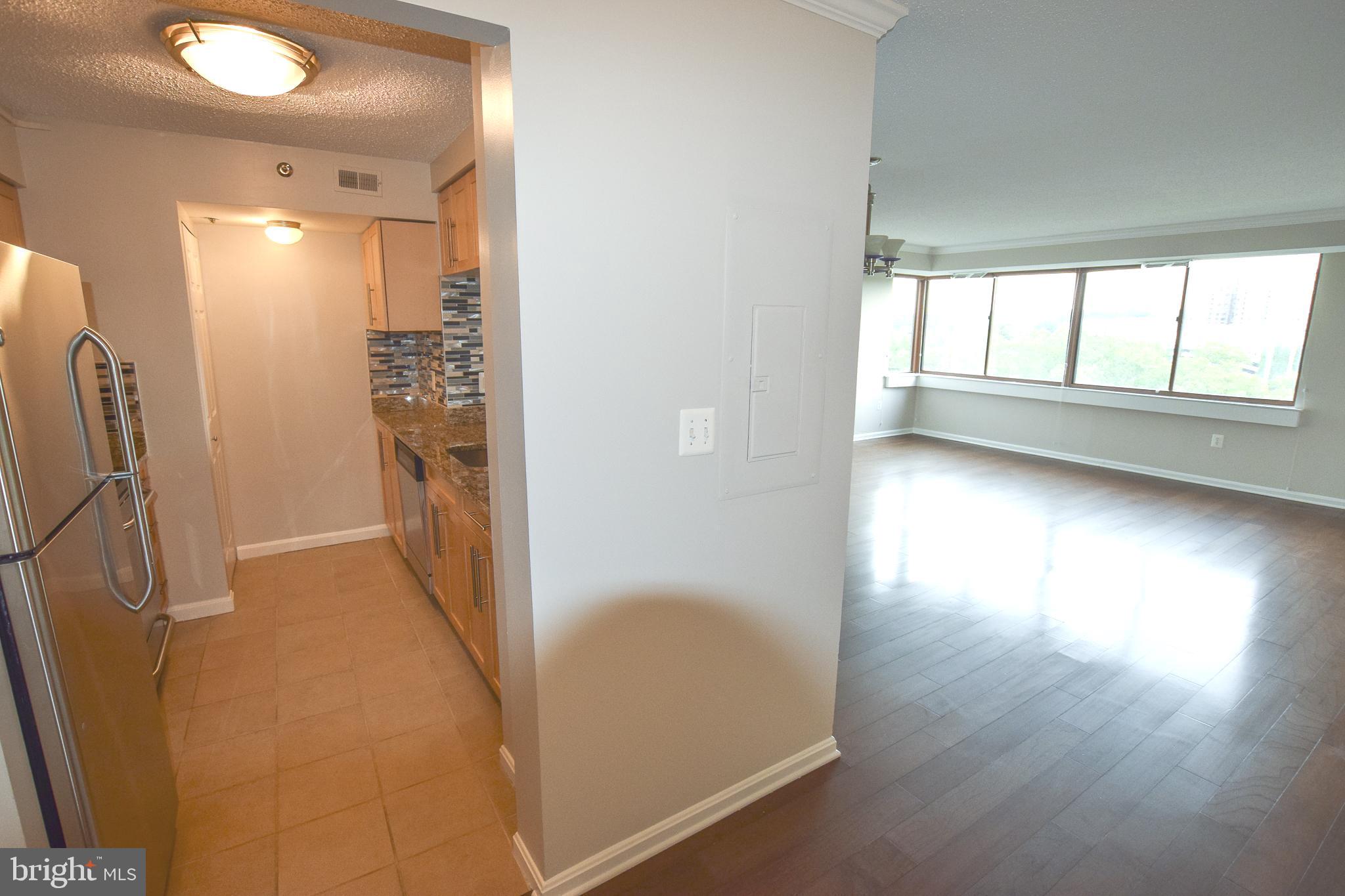 10101 GROSVENOR PLACE 815