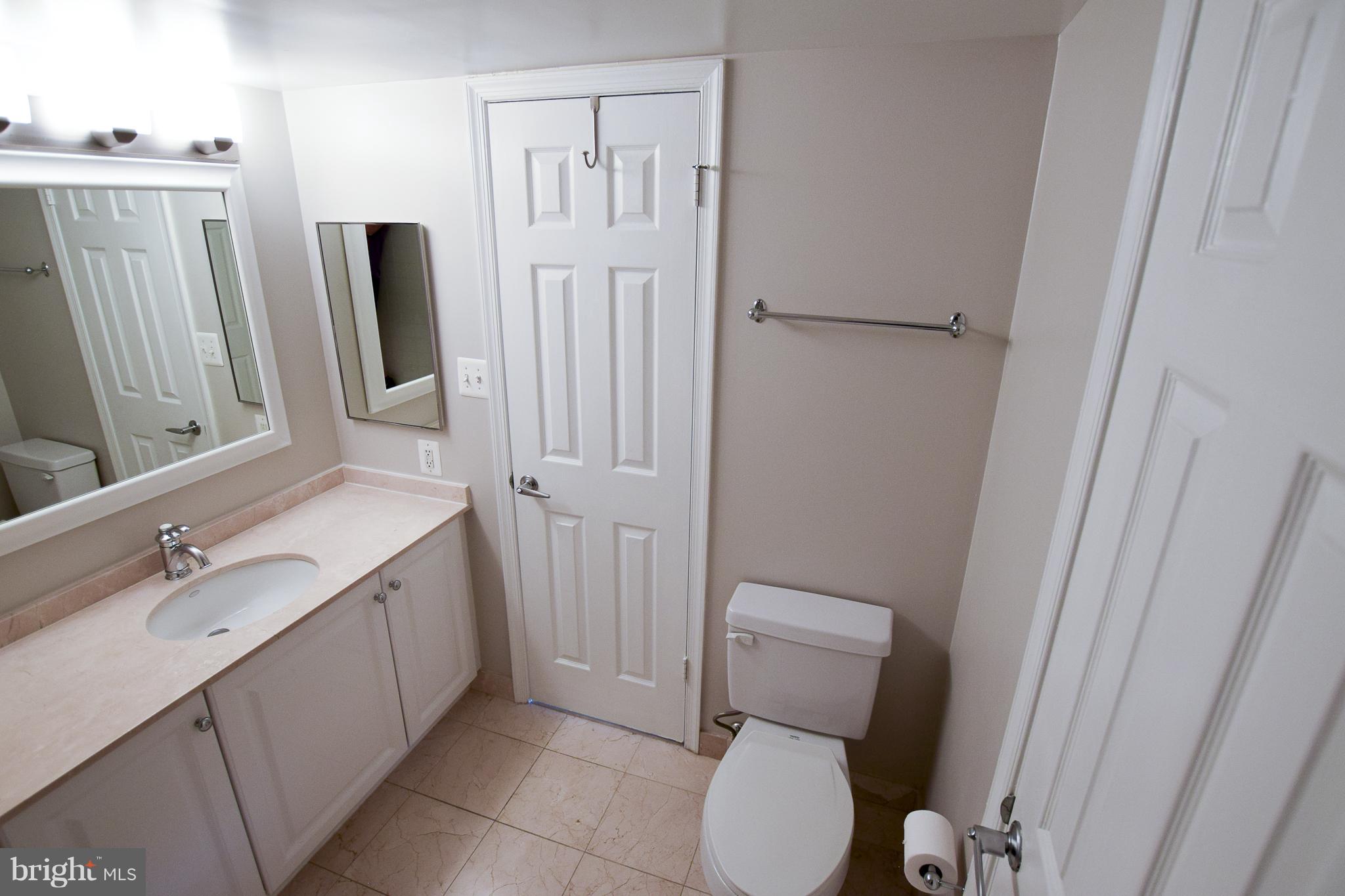 10101 GROSVENOR PLACE 815