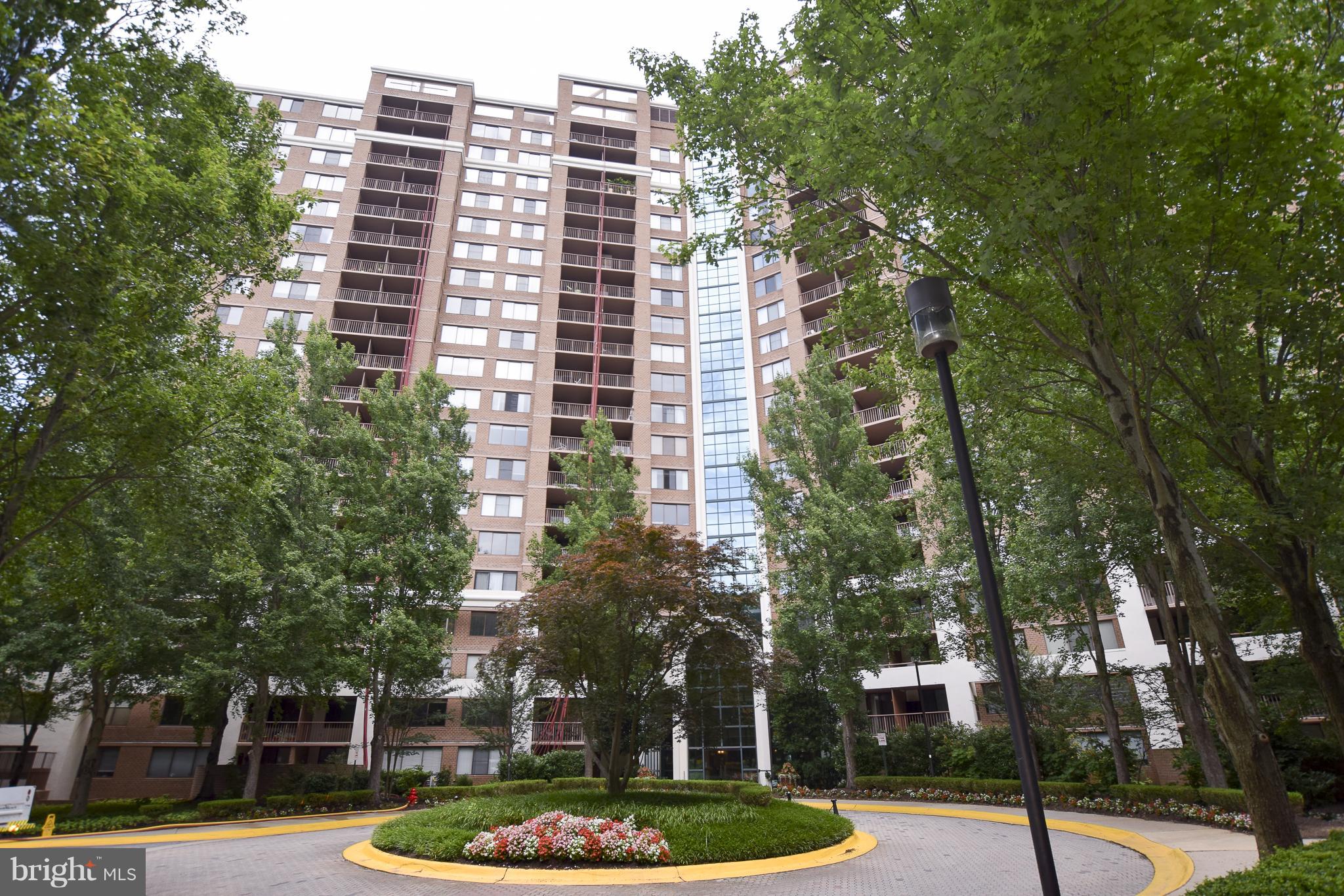 10101 GROSVENOR PLACE 815
