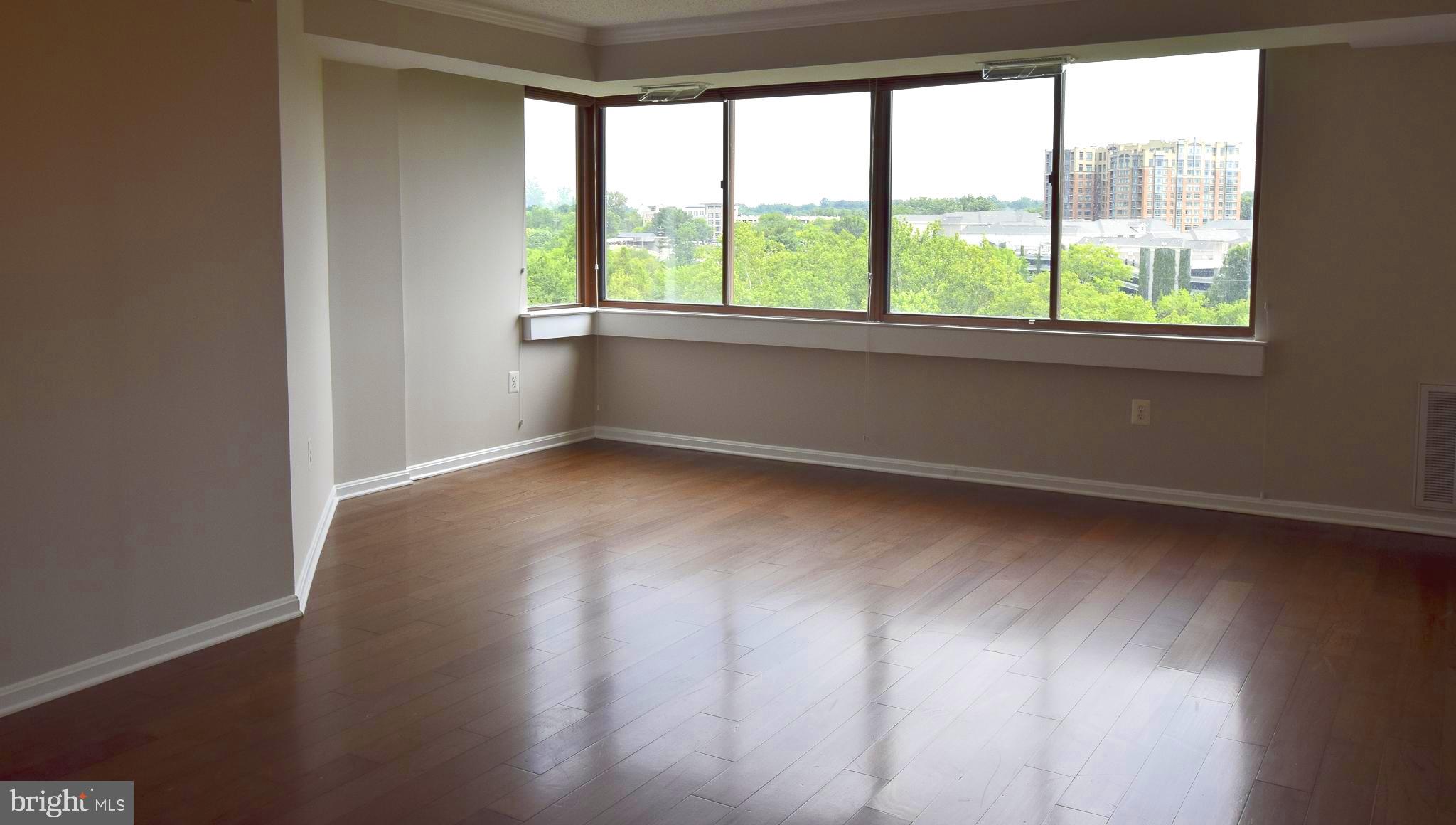10101 GROSVENOR PLACE 815
