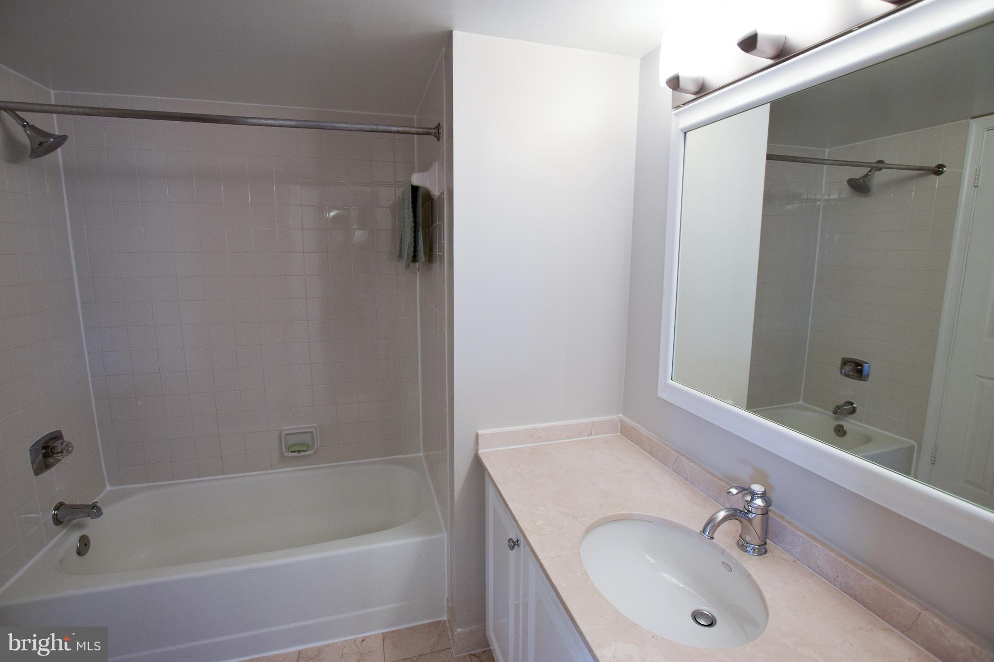 10101 GROSVENOR PLACE 815