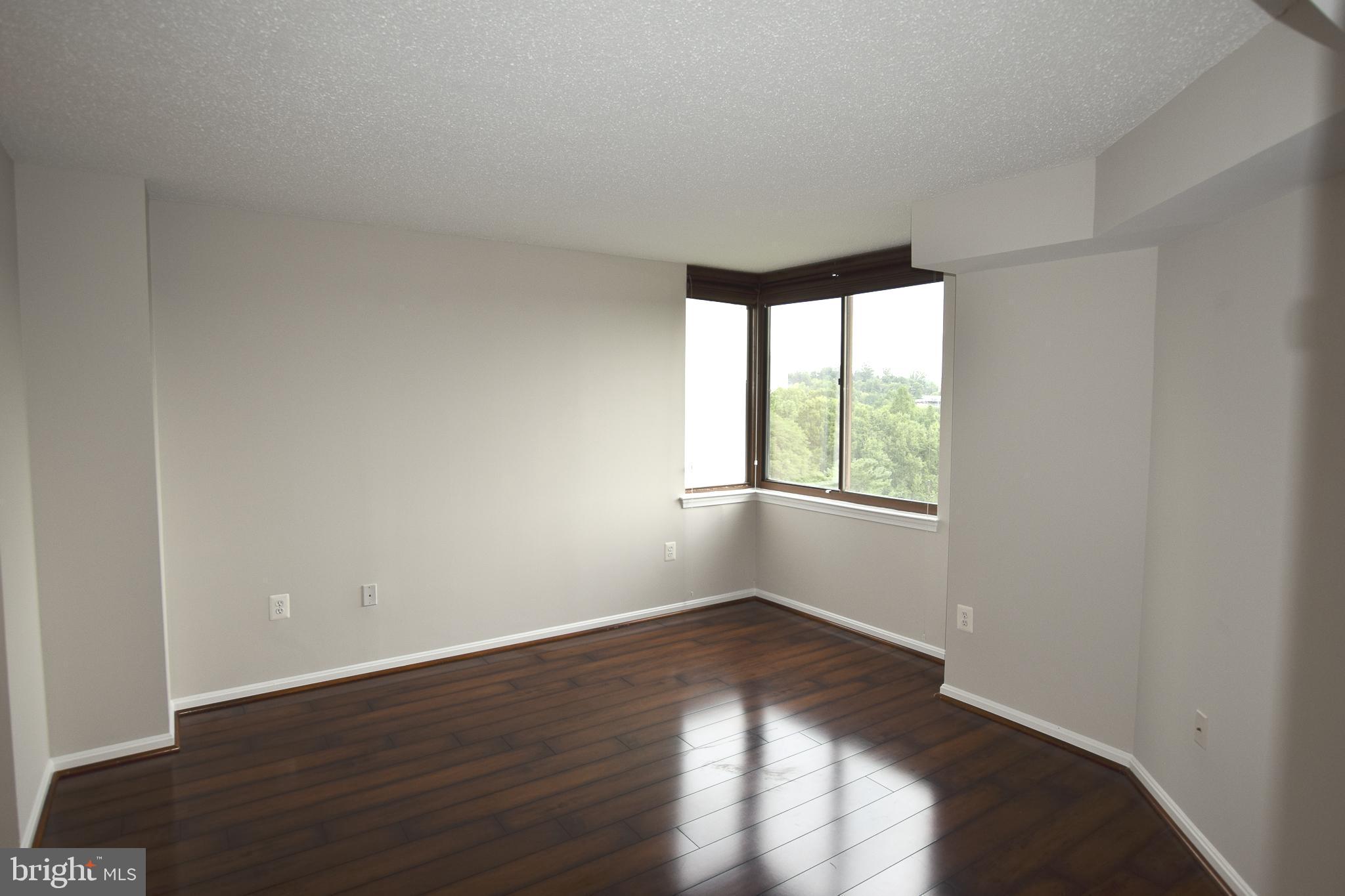 10101 GROSVENOR PLACE 815
