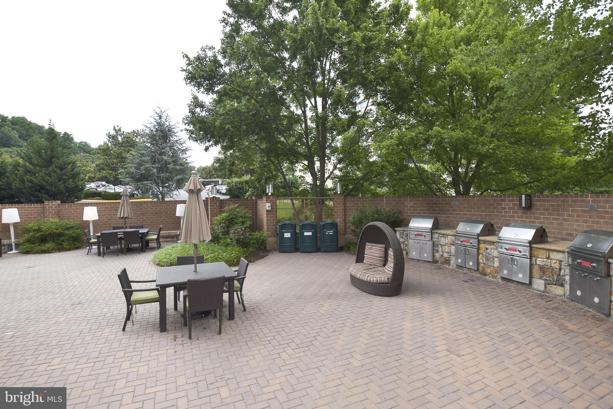 10101 GROSVENOR PLACE 815