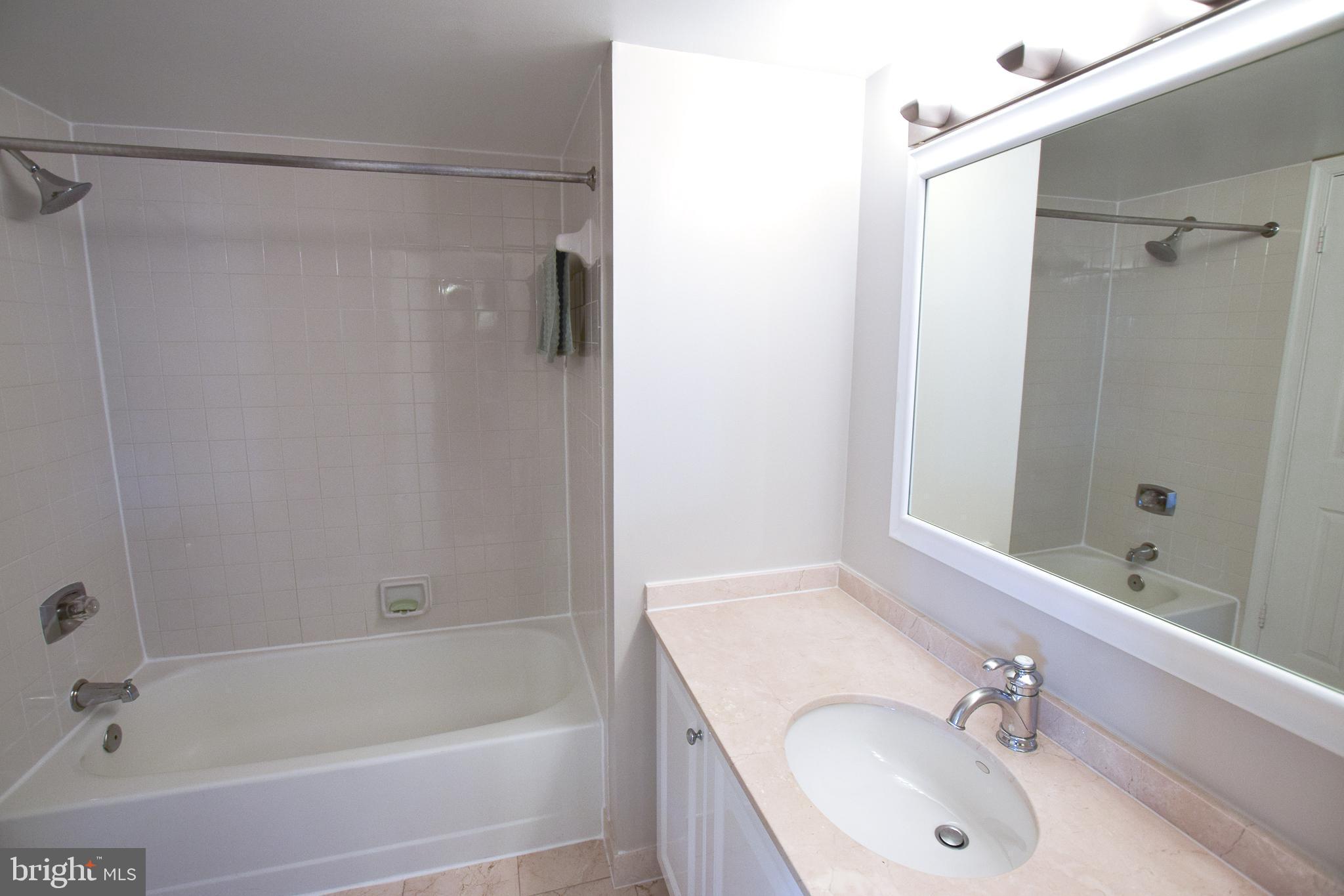 10101 GROSVENOR PLACE 815