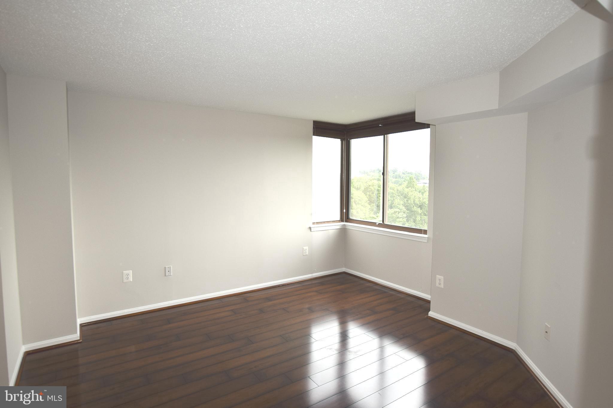 10101 GROSVENOR PLACE 815