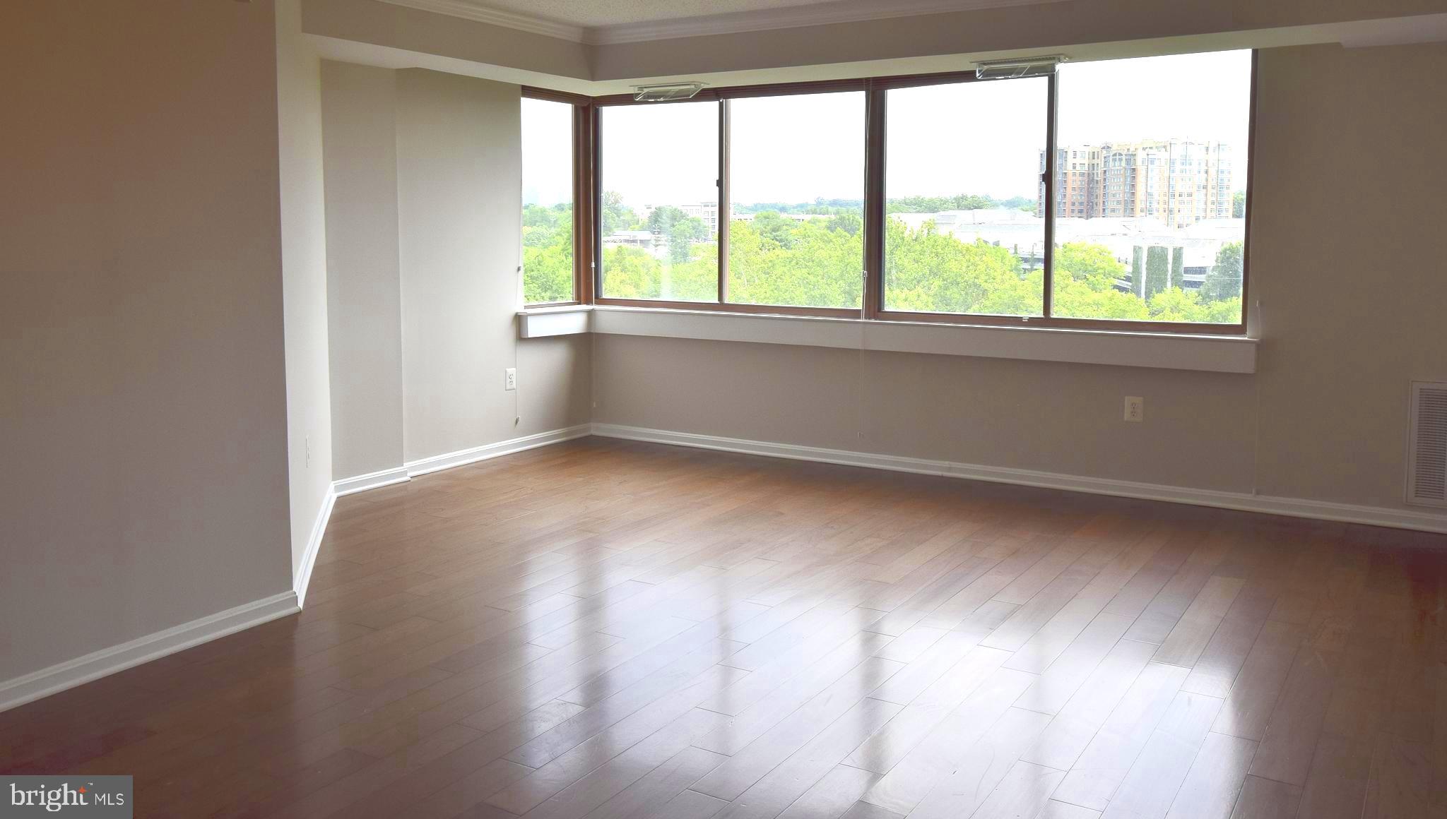 10101 GROSVENOR PLACE 815