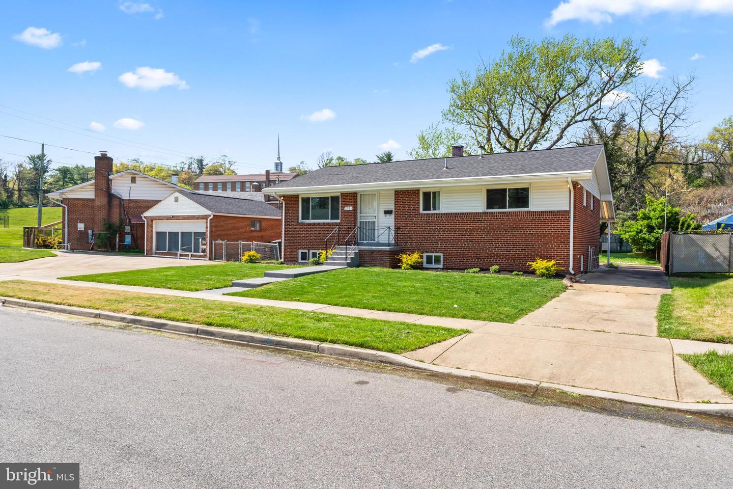 2521 Fairhill Dr