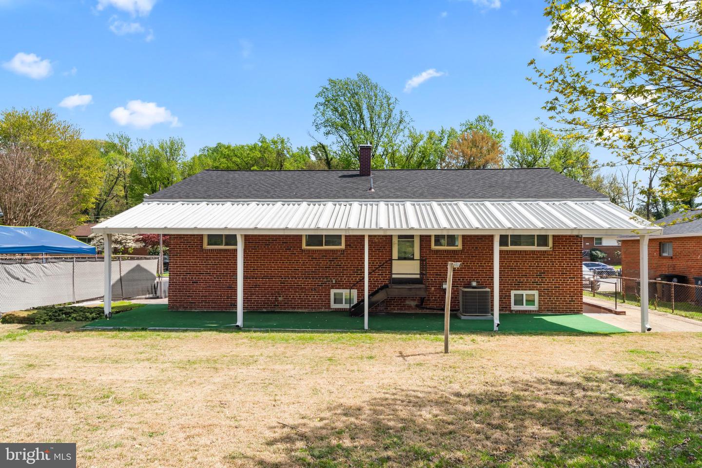 2521 Fairhill Dr