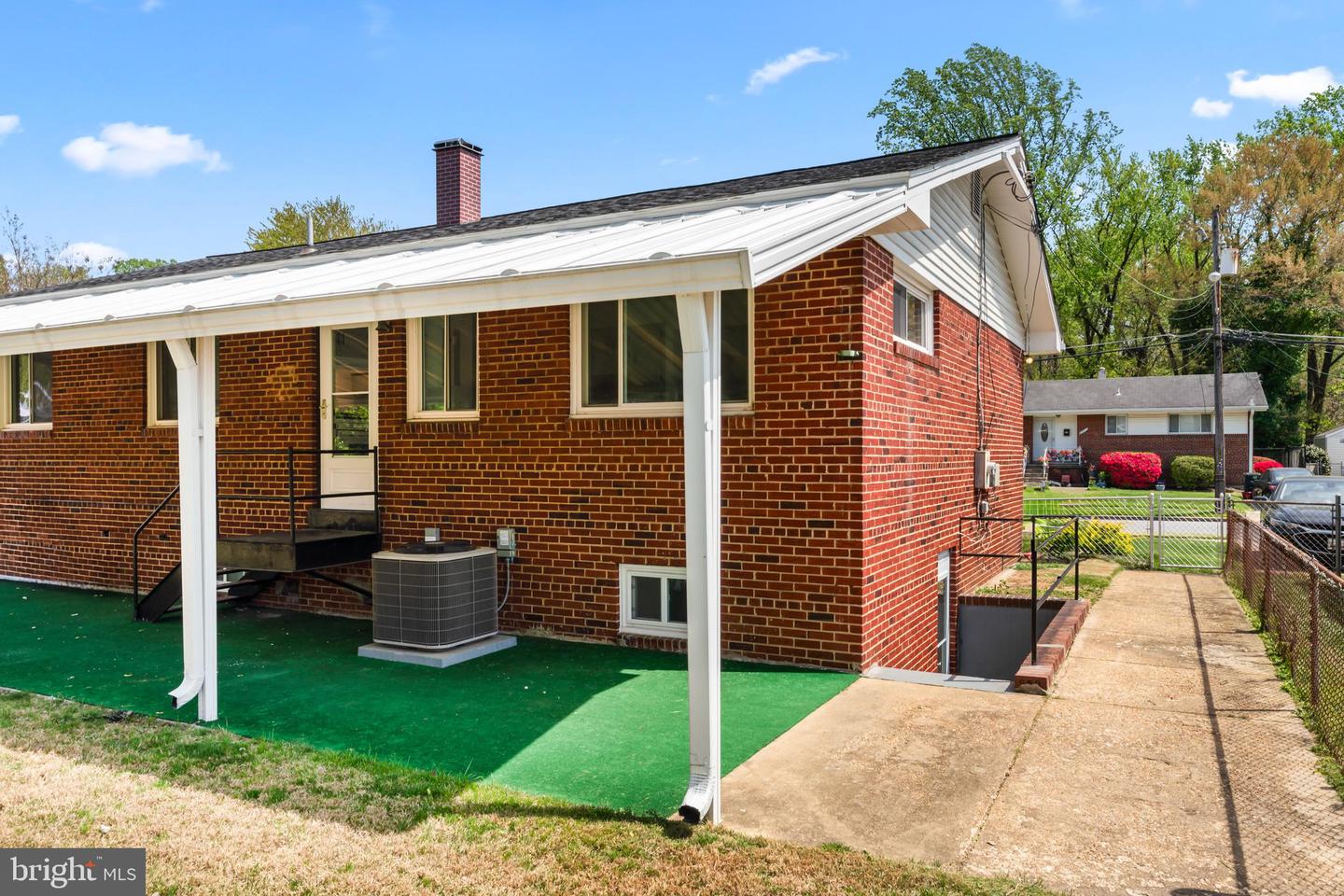 2521 Fairhill Dr