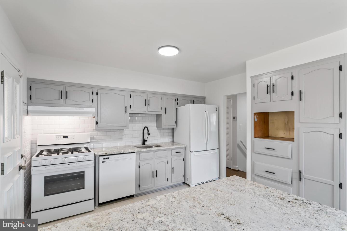 2521 Fairhill Dr