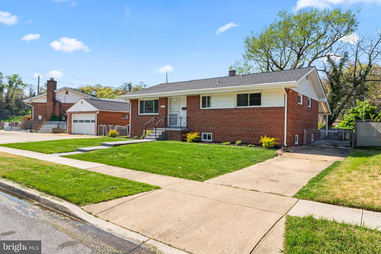 2521 Fairhill Dr